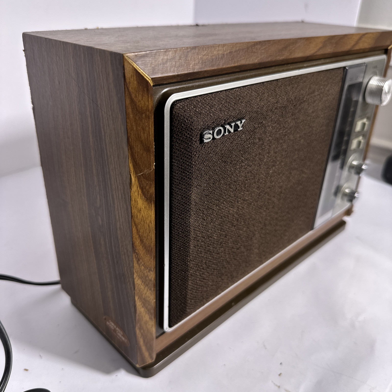 Sony ICF-9740W FM AM Table Radio Woodgrain Cabinet Analog Vintage