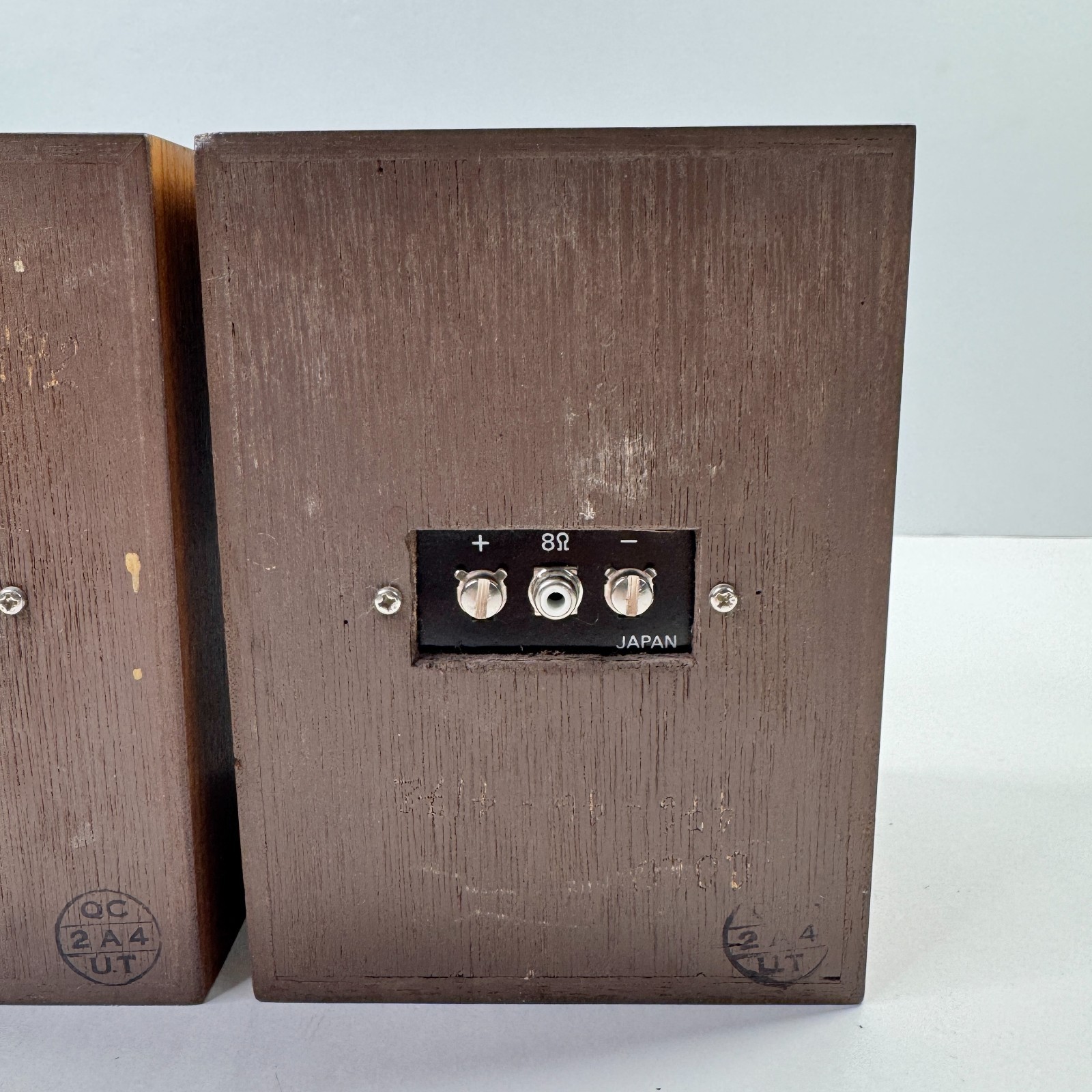 Realistic Hi Fi Bookshelf Speakers Oak Veneer 8ohm 1970s Realistic SP2 TESTED