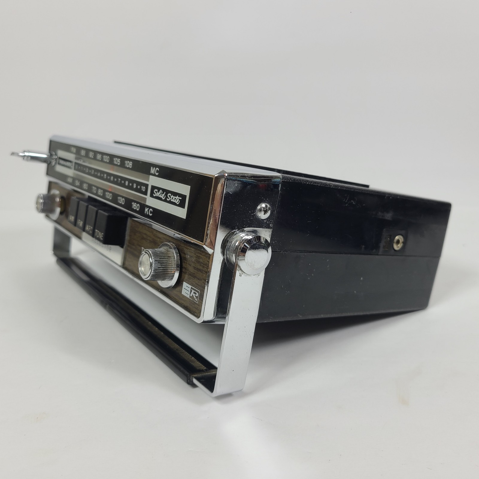 Vintage Realistic FM-AM Auto Autoportable Radio ARS Model 12-677 W/Car Mount