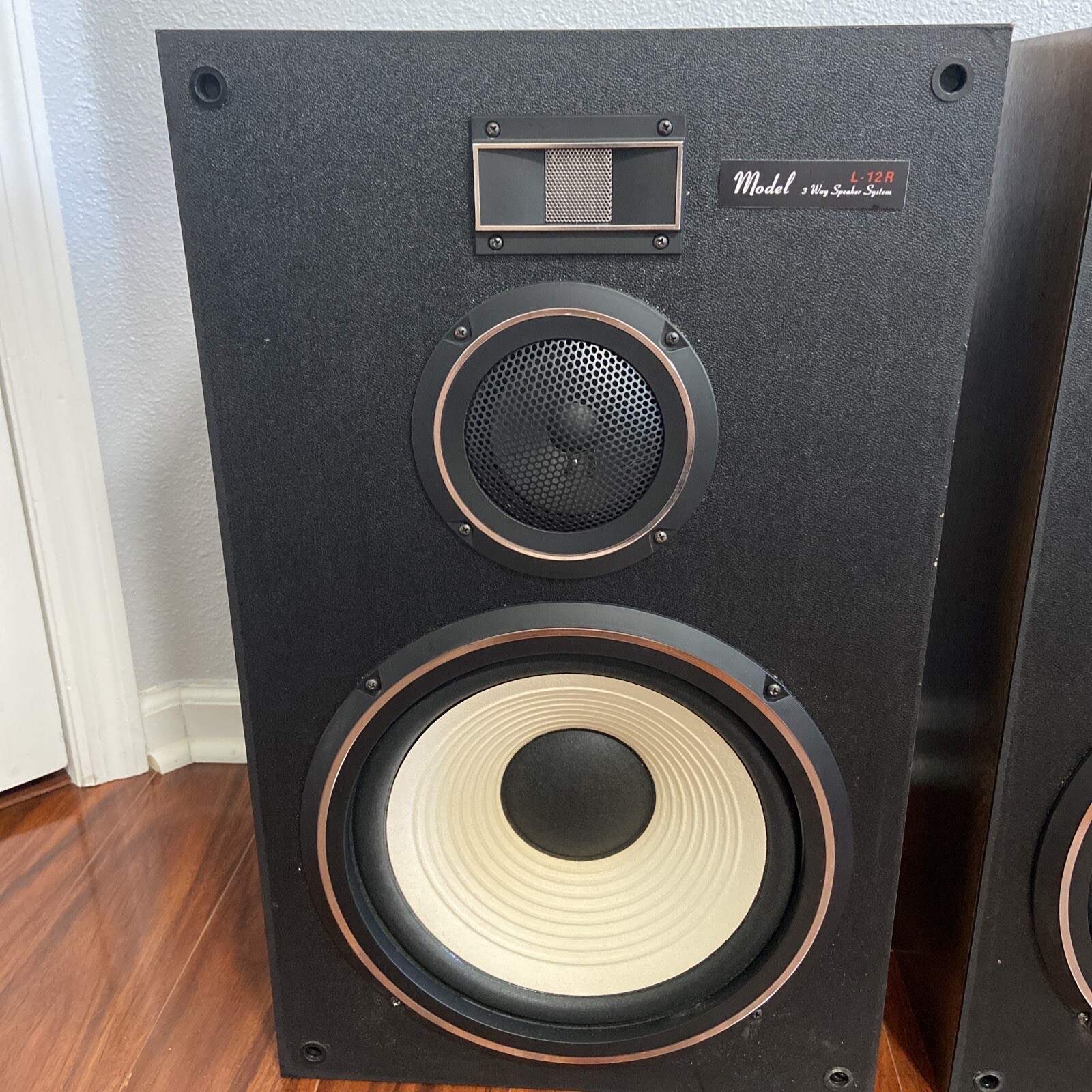 VERIT L -12 R . 3 WAY HIGH FIDELITY SPEAKERS SYTEM 12″ WOOFER