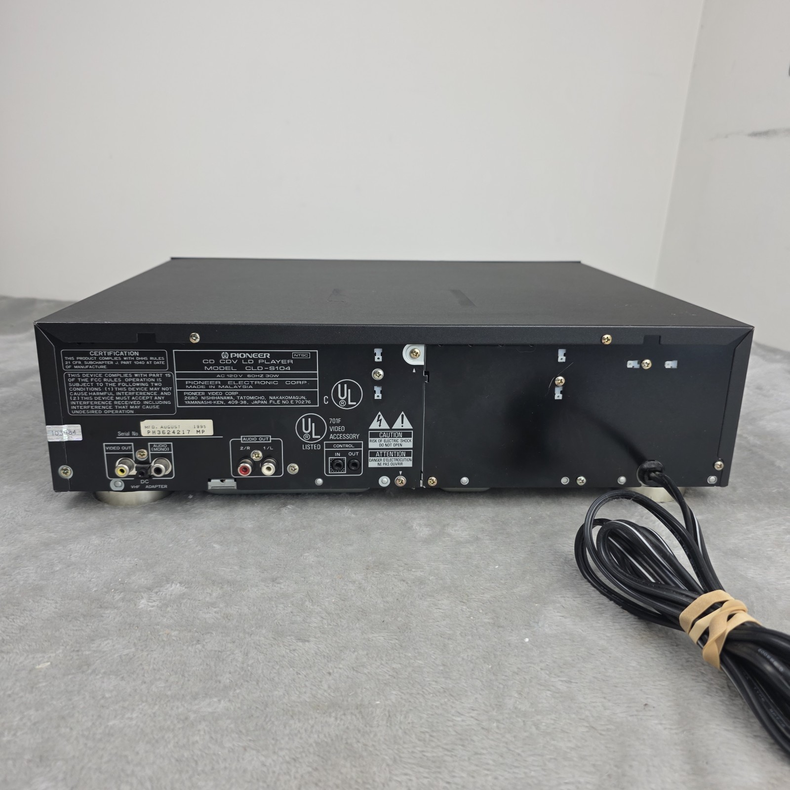 Pioneer CLD-S104 LaserDisc Player – TESTED Working – No Remote