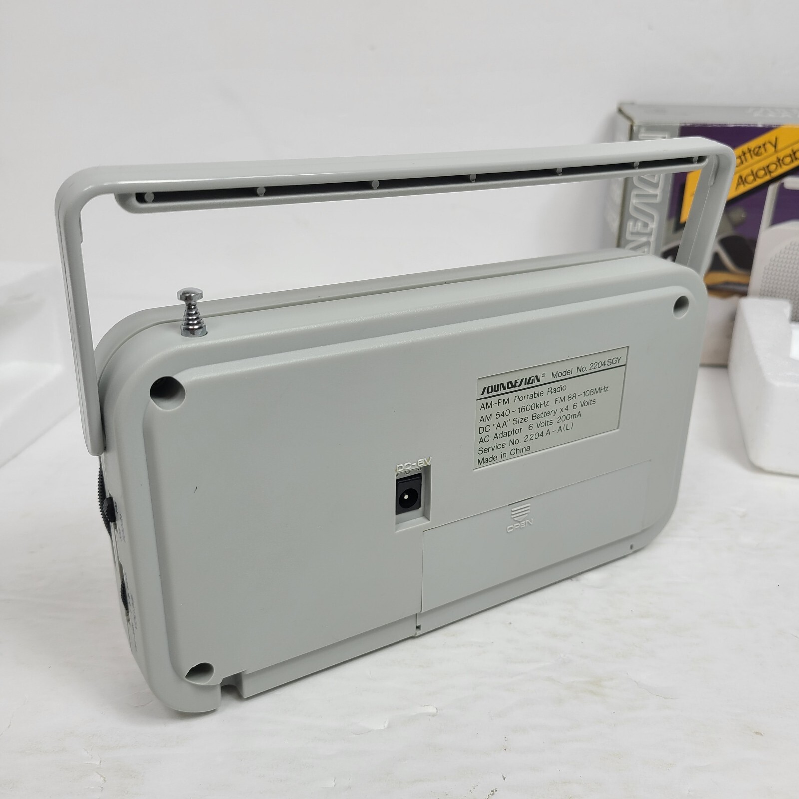 Soundesign AM/FM Portable Radio Model 2204 SGY Dual Power, Vintage~ NOS~ NIB~