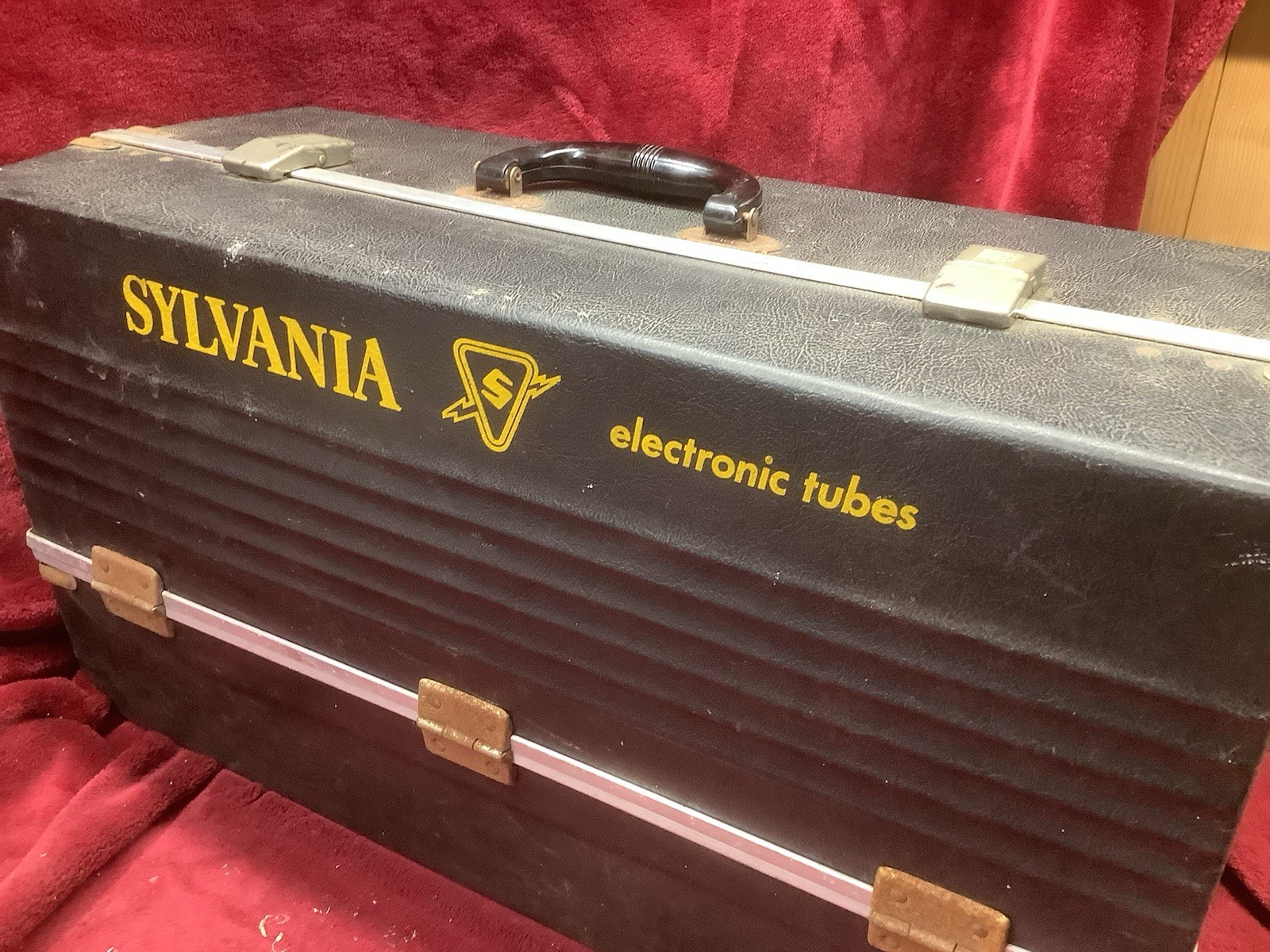 Sylvania Radio TV Tube Caddy 250+ Tubes 6BH8 6EW6 6CU5 Lots Of 6 Series