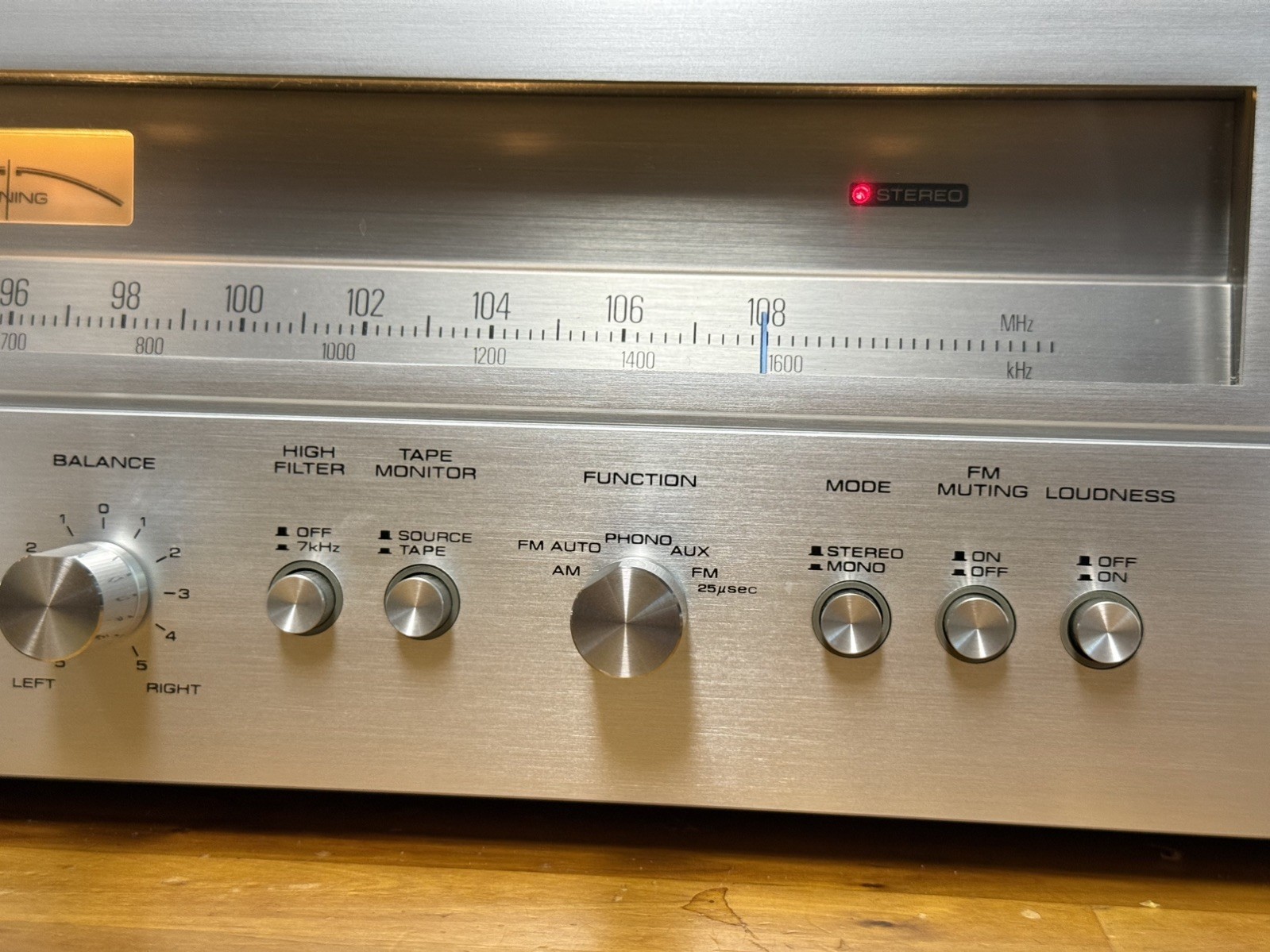Toshiba Model SA-725 AM/FM Stereo Receiver – Good+ Condition – *Tested*
