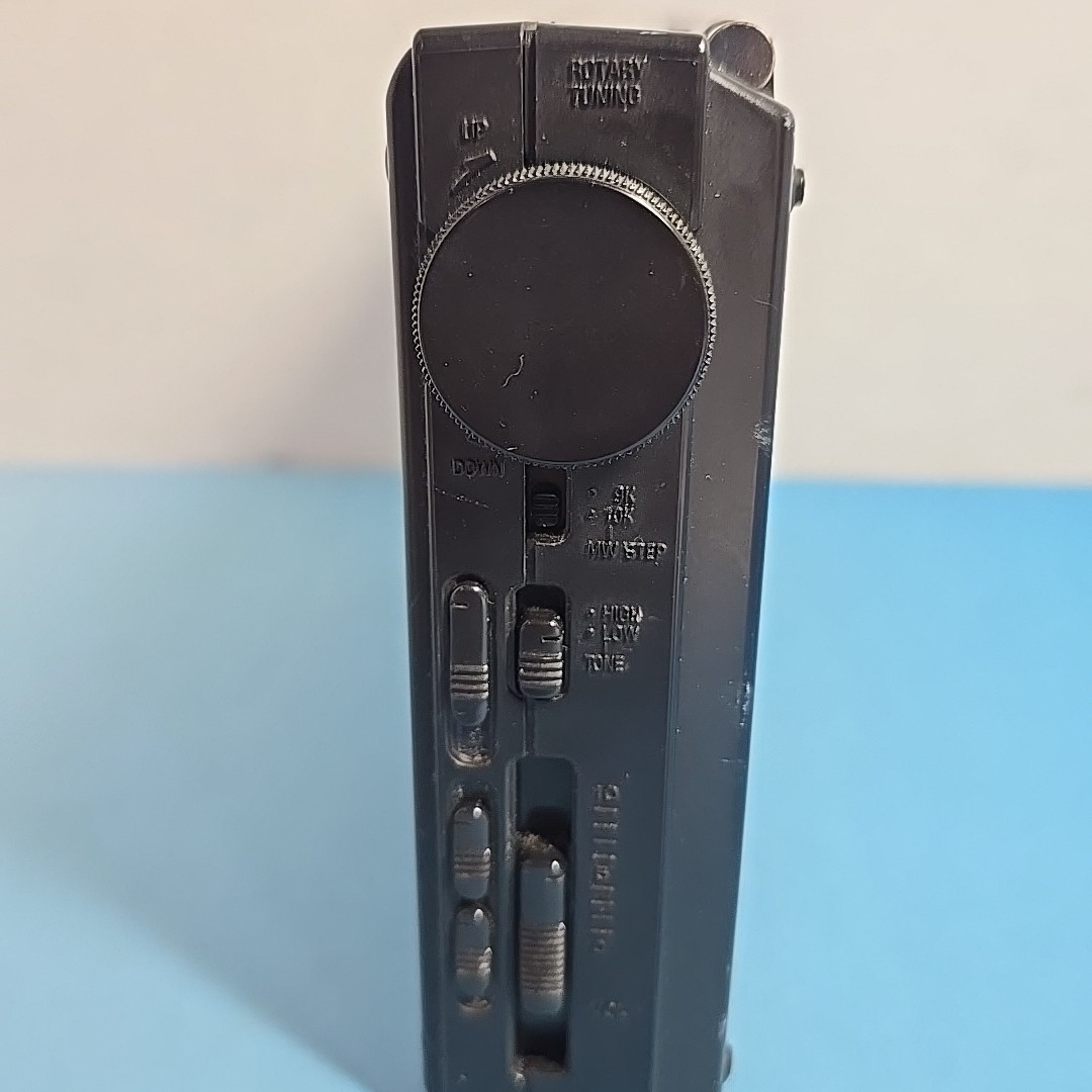 Realistic DX-380 Portable FM AM Short Wave Radio Receiver Tested Works Need Bat