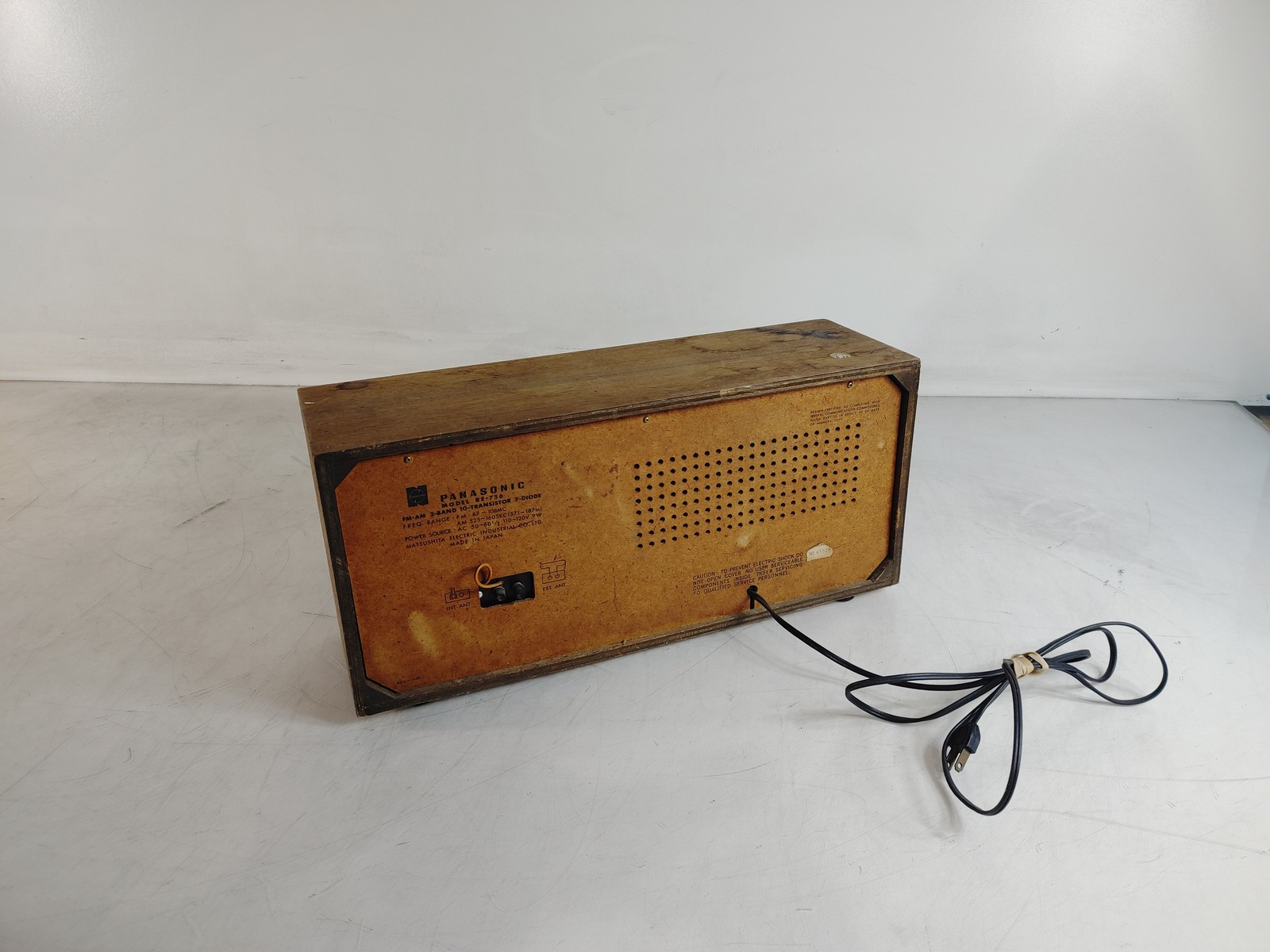 Vintage Panasonic RE-756 Solid State FM-AM Radio