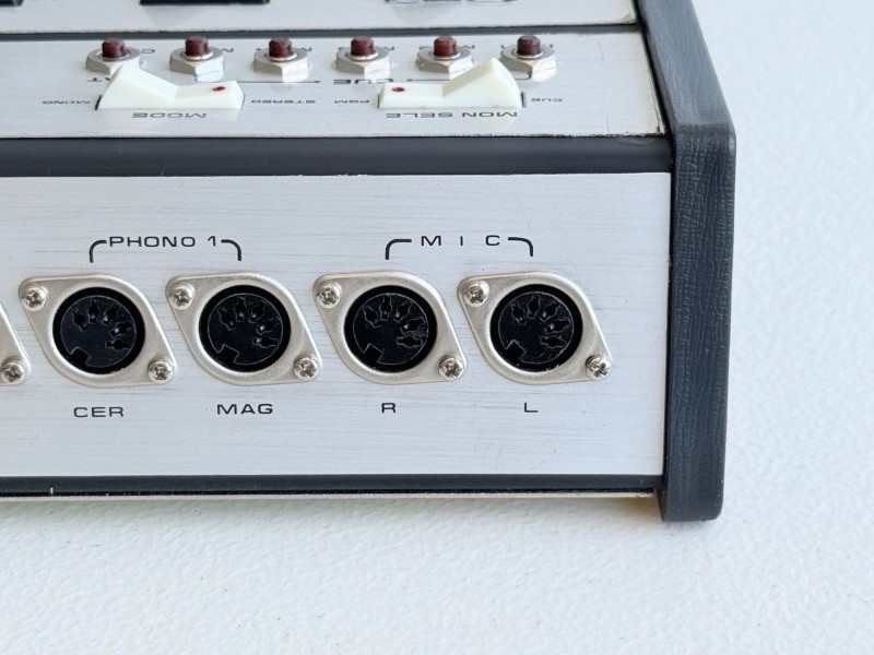 Vintage HY-10M 8 Channel Stereo Audio Mixer Dual VU Meters w/Box – Powers On