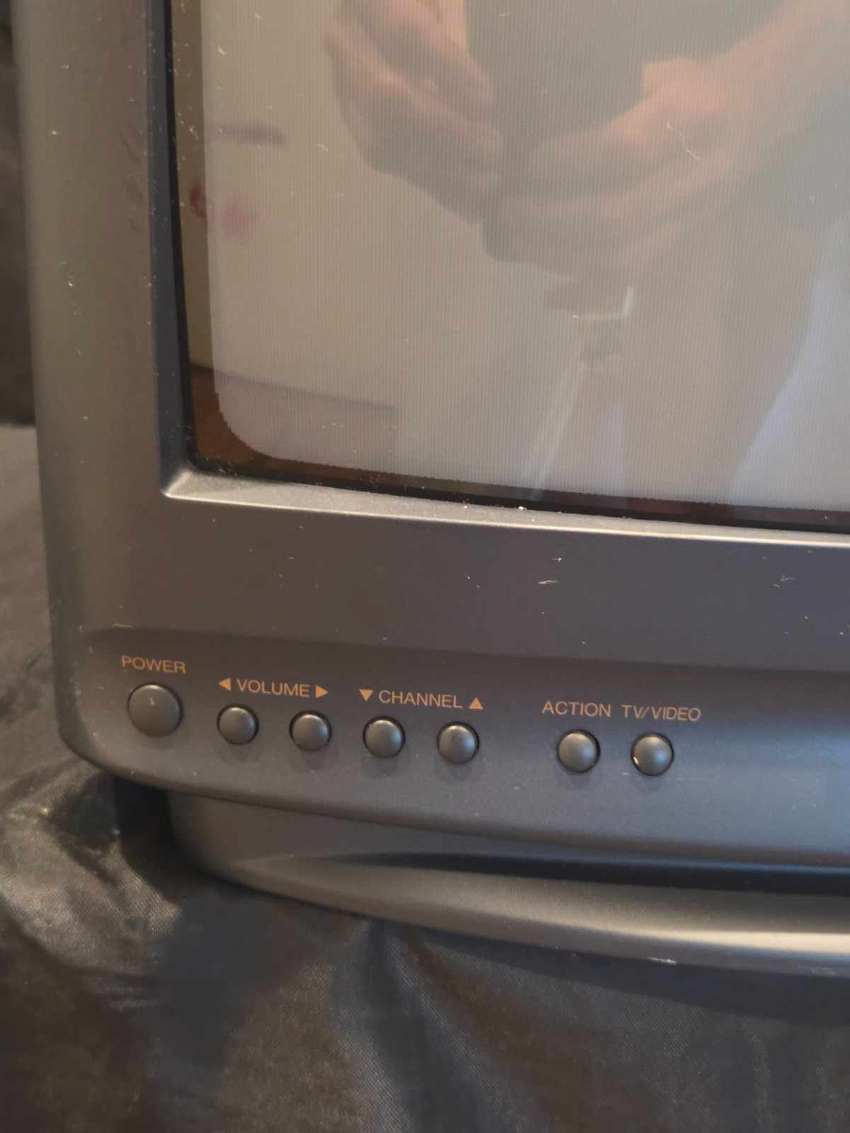 Panasonic 13″ CRT Color TV 12V Cigarette Portable RV Model CT-13R23U w/ Remote