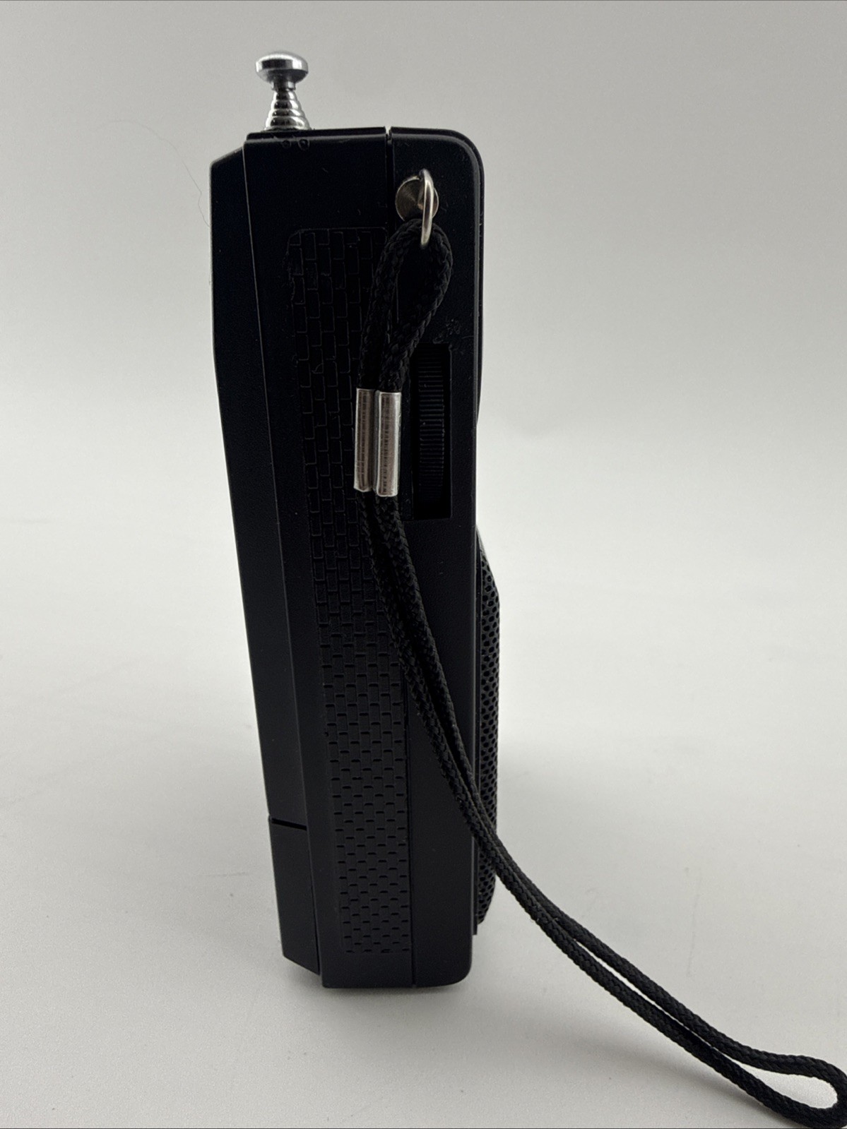 Street Beat PR22 AM FM Pocket Radio w Headset