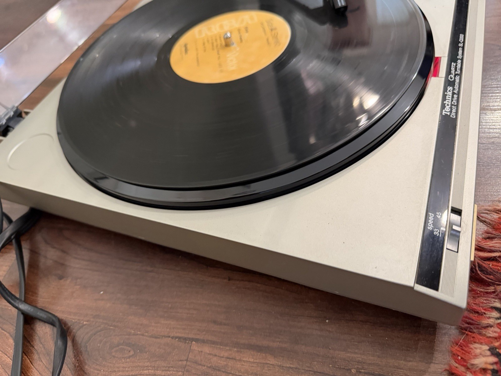 Clean Vintage 1983 Technics SL-Q200 Direct Drive Automatic Turntable New Stylus