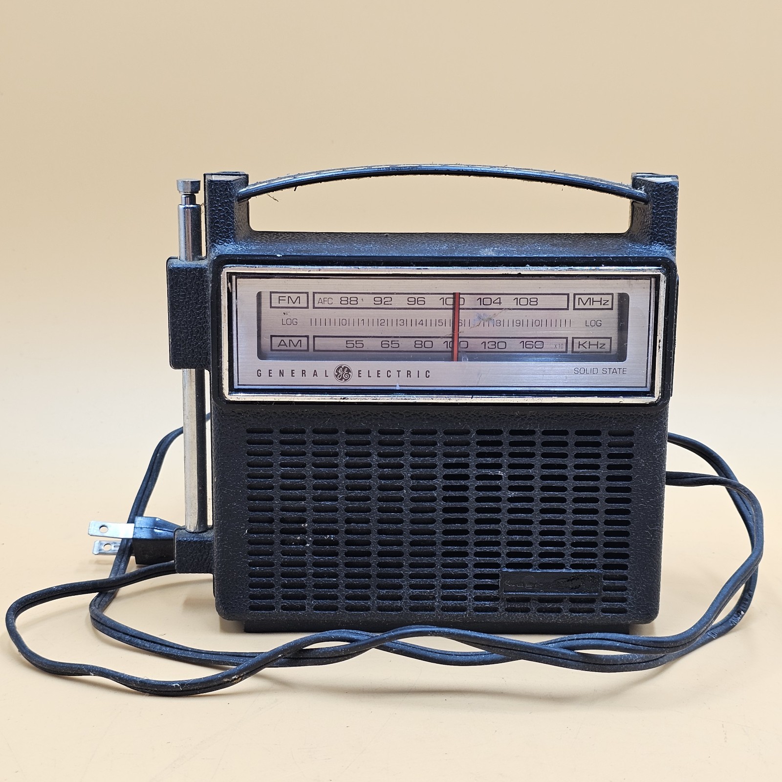 Vintage General Electric Solid State Radio Model No. 7-2810E Tested Works Great
