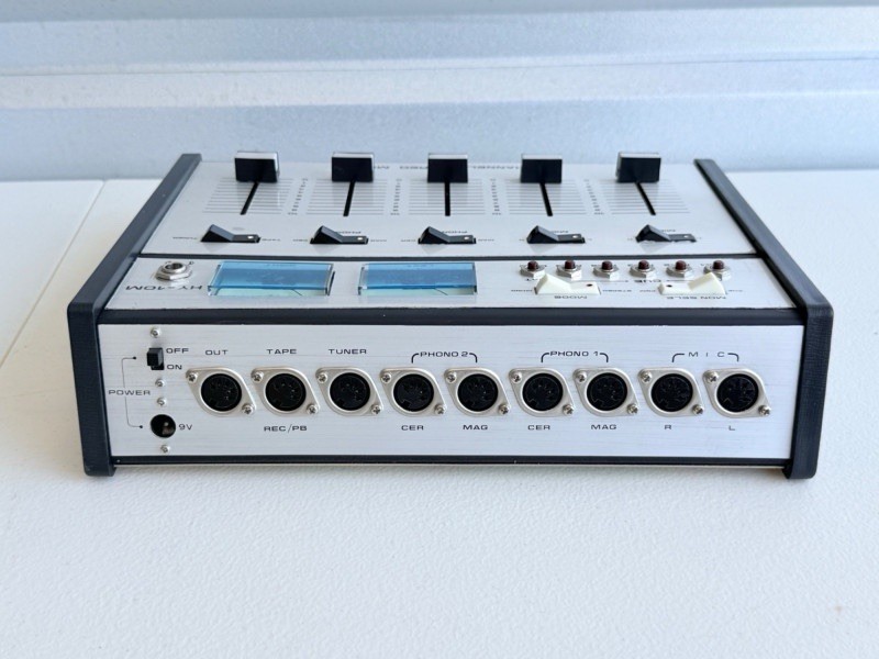 Vintage HY-10M 8 Channel Stereo Audio Mixer Dual VU Meters w/Box – Powers On