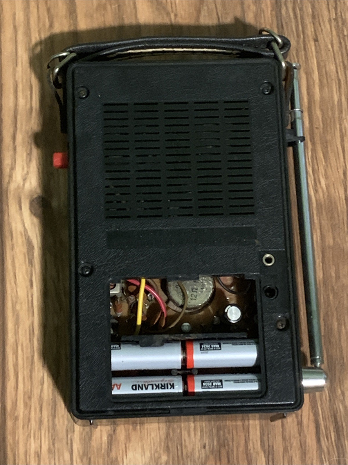 Vintage General Electric Solid-State AM FM Portable Radio