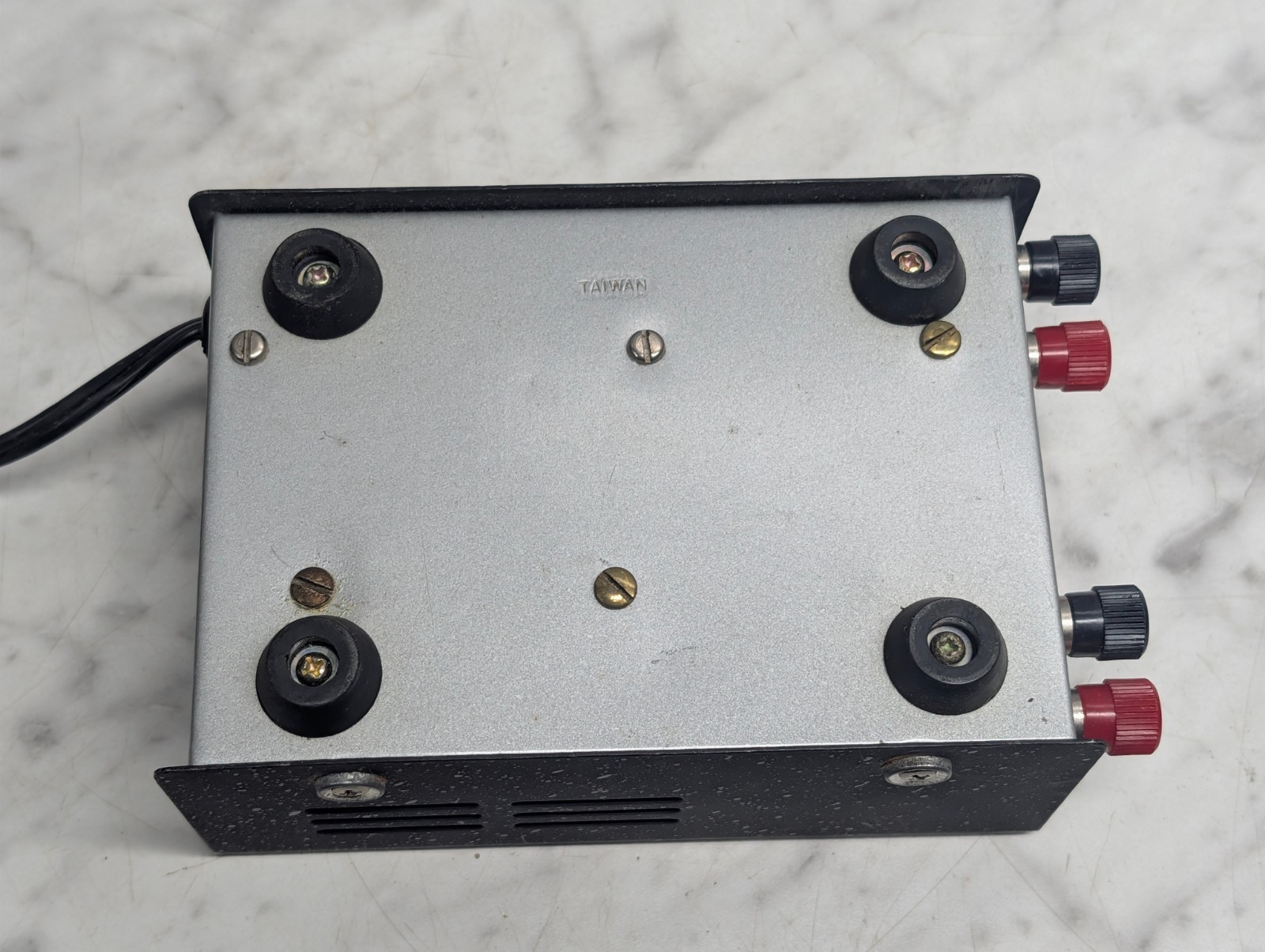 Vintage Electronic Power Supply / Test Unit Dual Binding Post Bench Box UNKNOWN