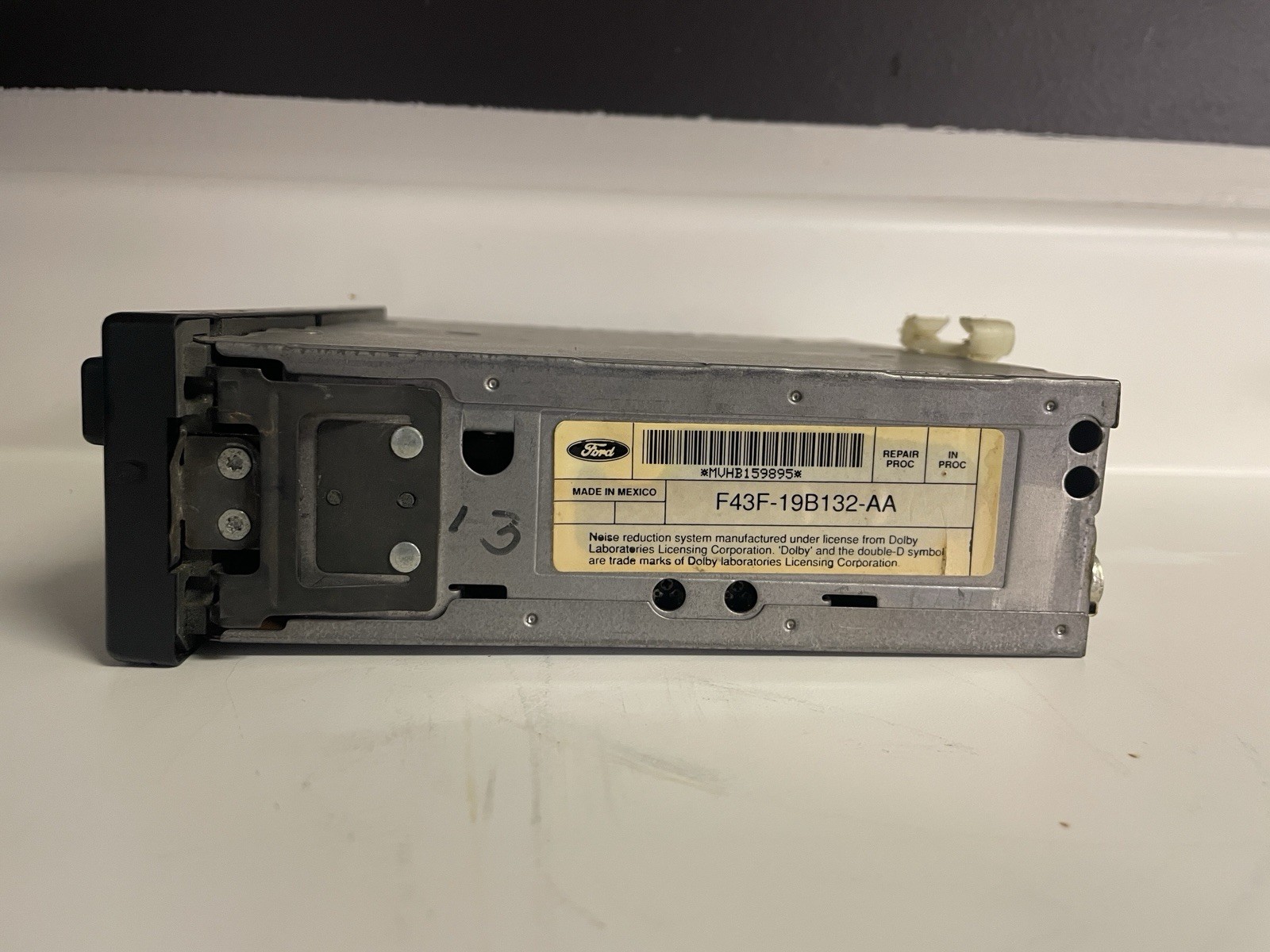 1992 – 95 AM/FM Ford Cassette Radio, Ford Escort, Sable, Taurus F43F-19B132-AA