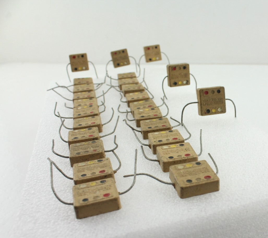 Qty 25 Cornell Dubilier Type 1 Domino Mica Capacitors 4000pF 2% NOS Vintage Lot