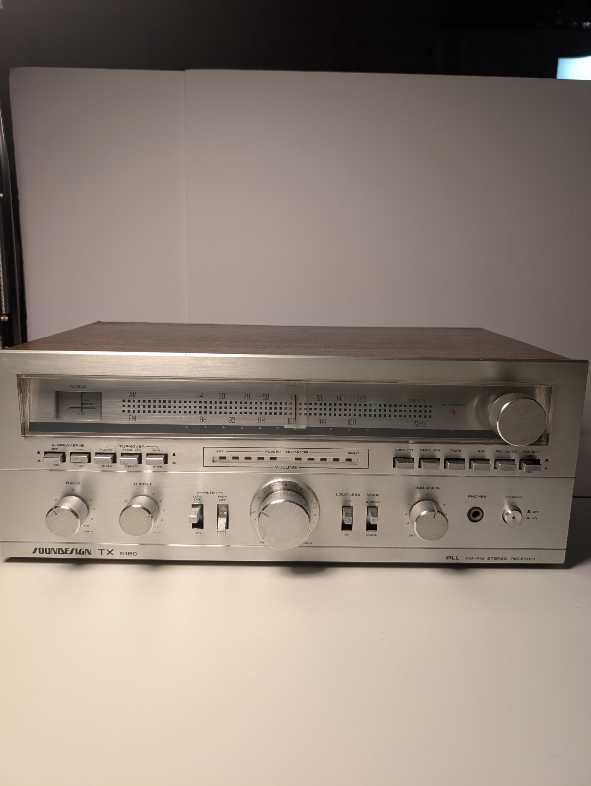Vintage Soundesign TX 5160 AM/FM Stereo Receiver Wooden Corded 120-W Compact