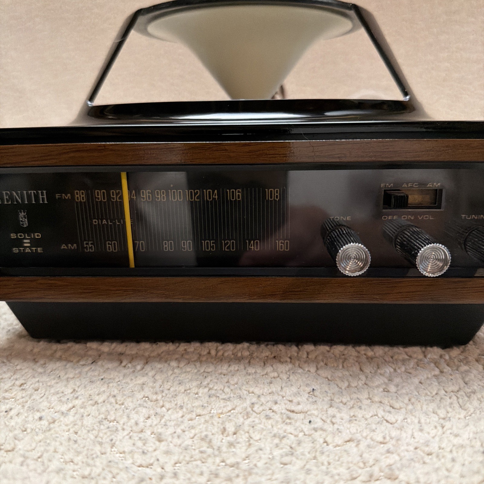 Vintage Zenith AM/FM Solid State Table Radio Mid Century Woodgrain Tested Works