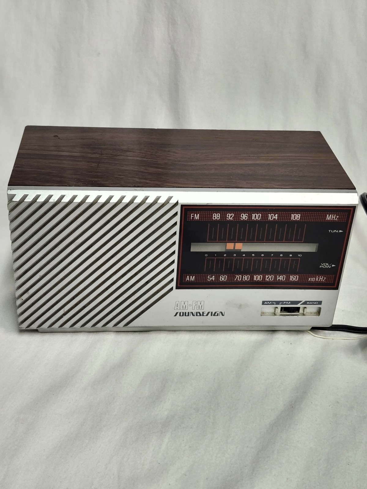 Vintage Soundesign Model No. 3030 AM/FM Radio- Working