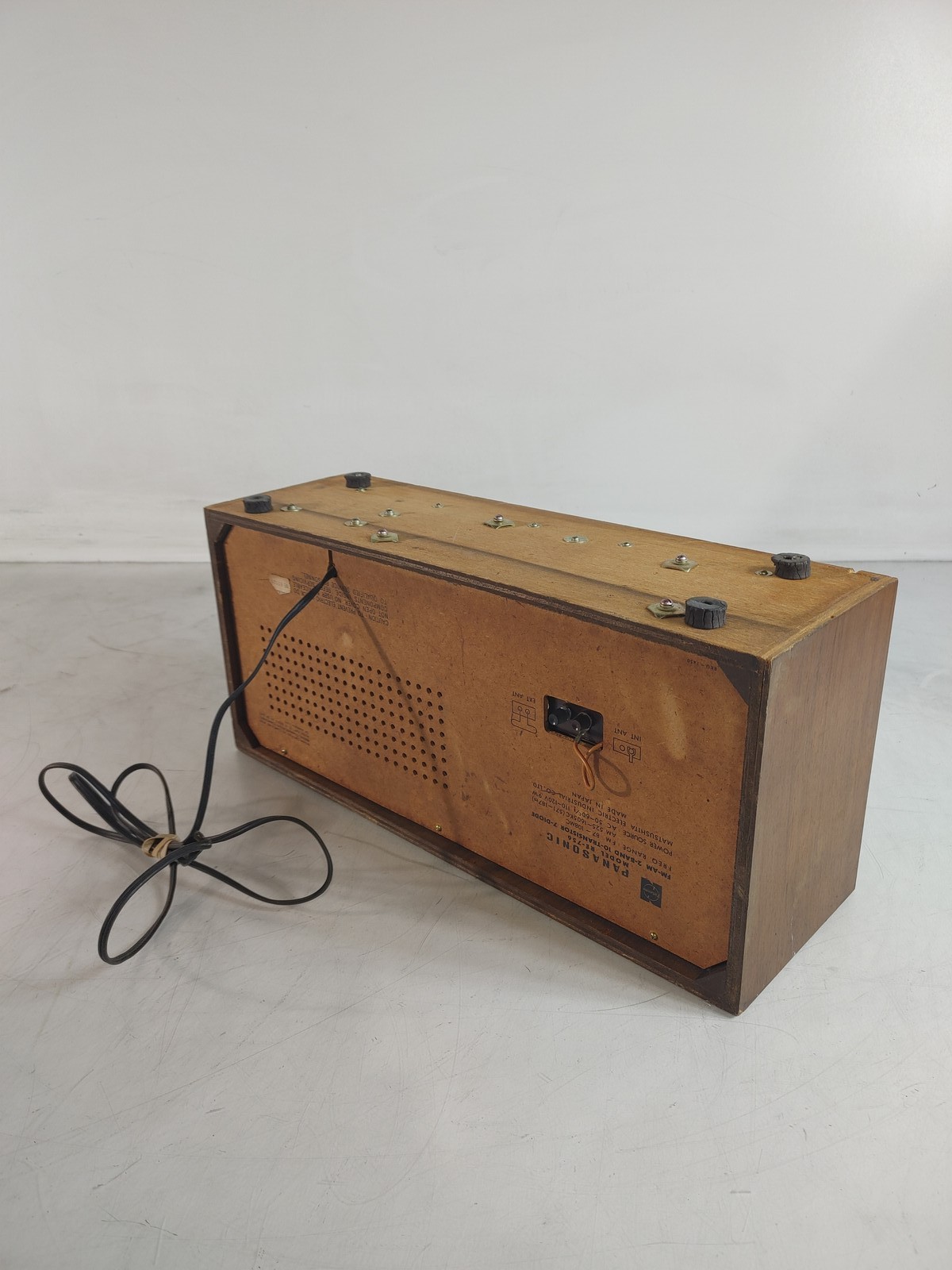 Vintage Panasonic RE-756 Solid State FM-AM Radio