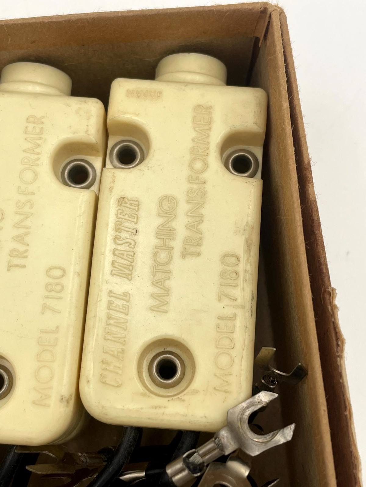 Lot of Channel Master 7180 Matching Transformer White 75-Ohm to 300-Ohm