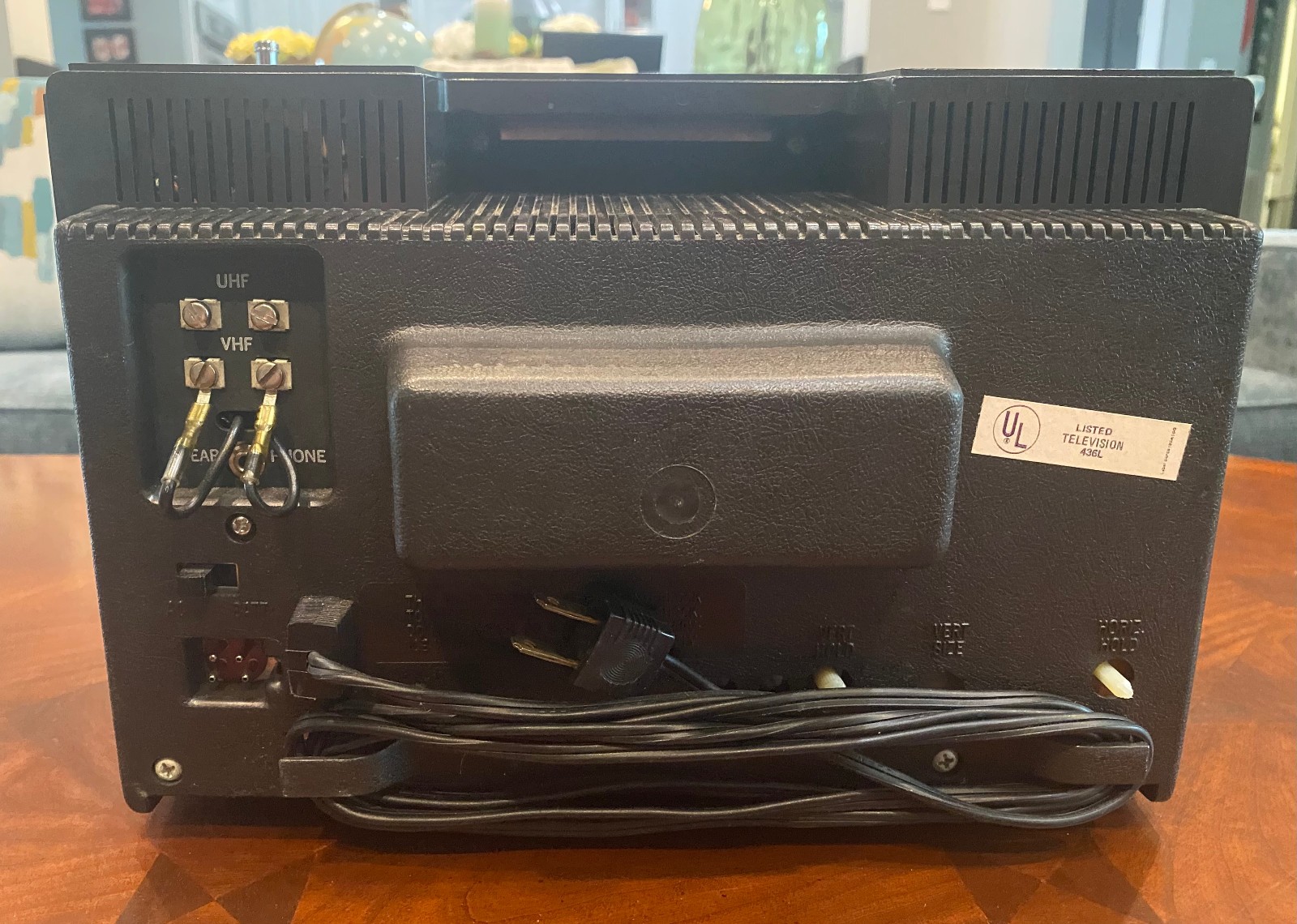 Vintage 1970s Motorola Solid State 9 TV (powers on) Retro Portable TV