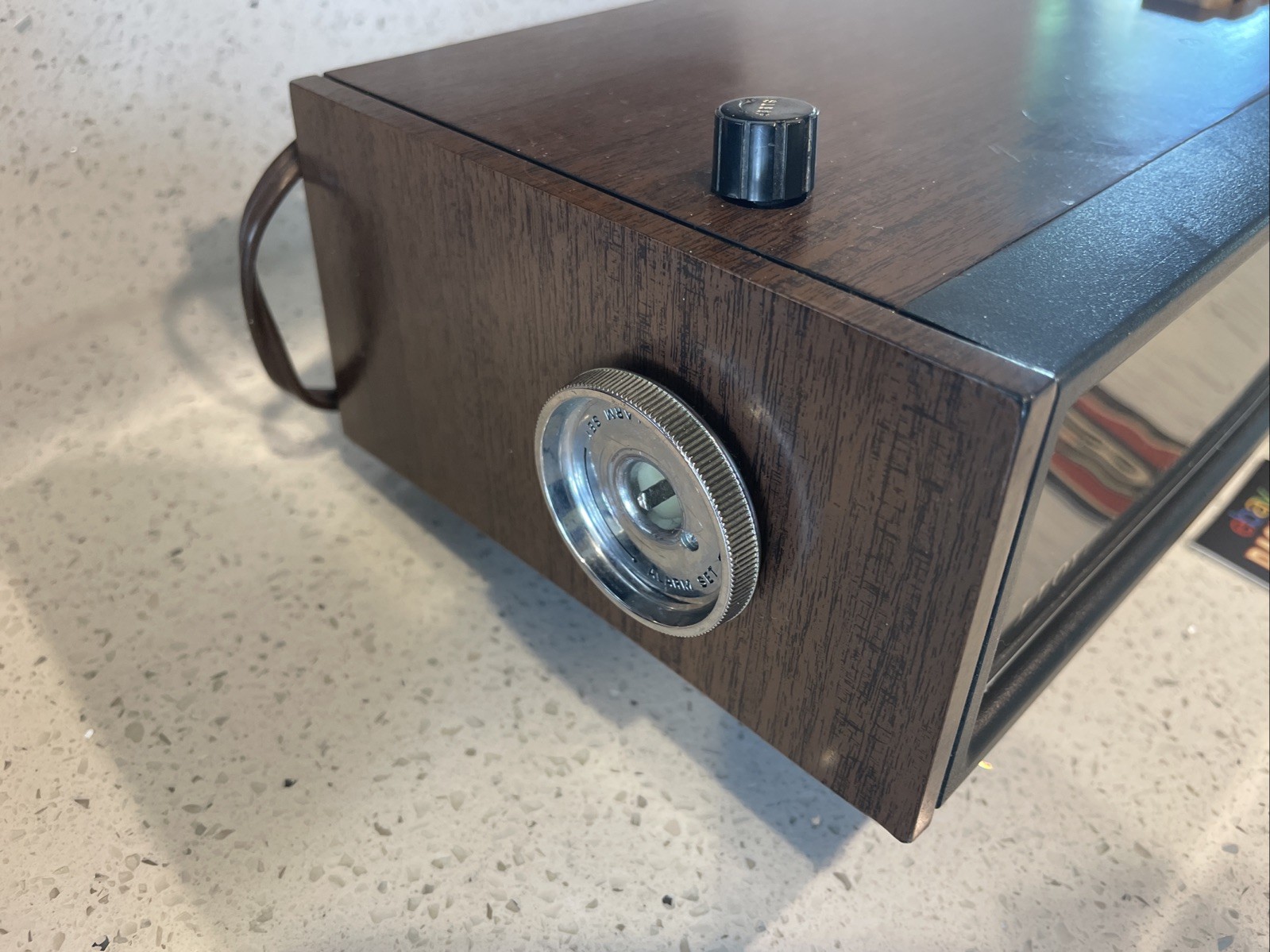 Vtg Lloyd’s Solid State AM/FM Radio Alarm Clock Model IJ6IG-118B Flip Dial Roll