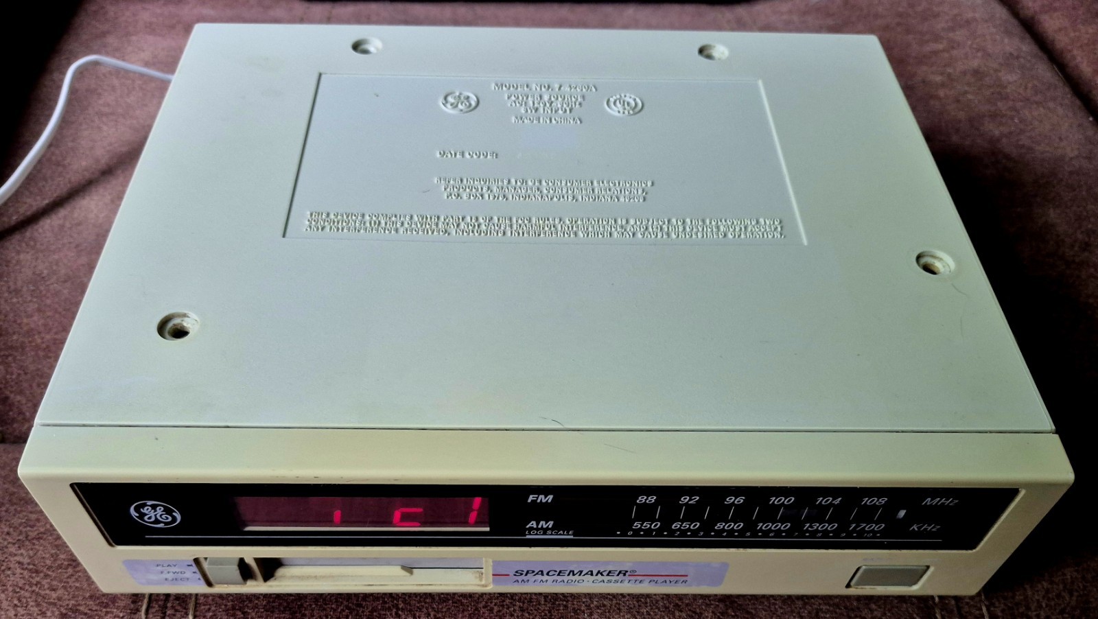 GE General Electric Model 7-4260A Spacemaker Radio Cassette Player w/Hardware