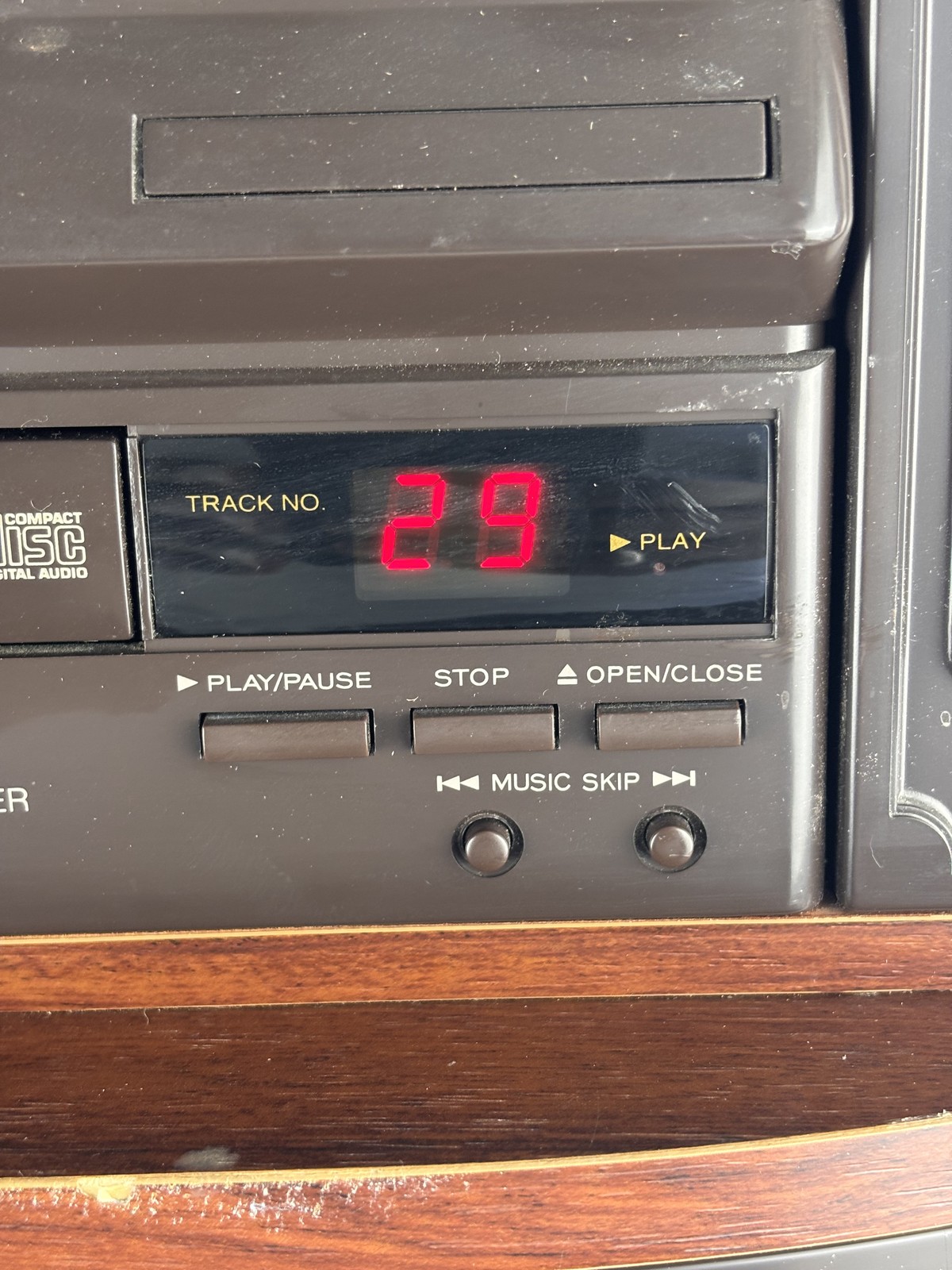 TEAC Nostalgia GF-480 Compact Hi-Fi Stereo System Turntable CD Cassette AM/FM