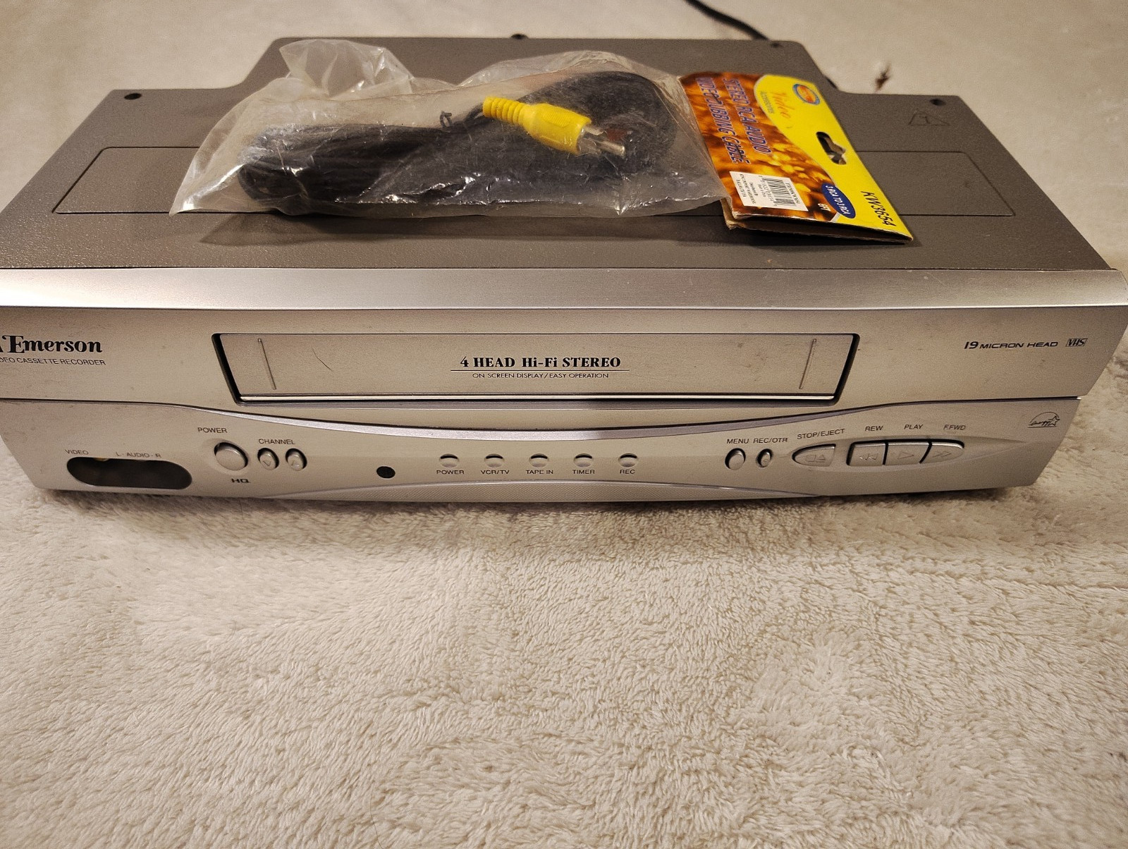 Emerson EWV603 4 Head Hi-Fi Stereo VHS VCR Video Cassette Player Audio & Video
