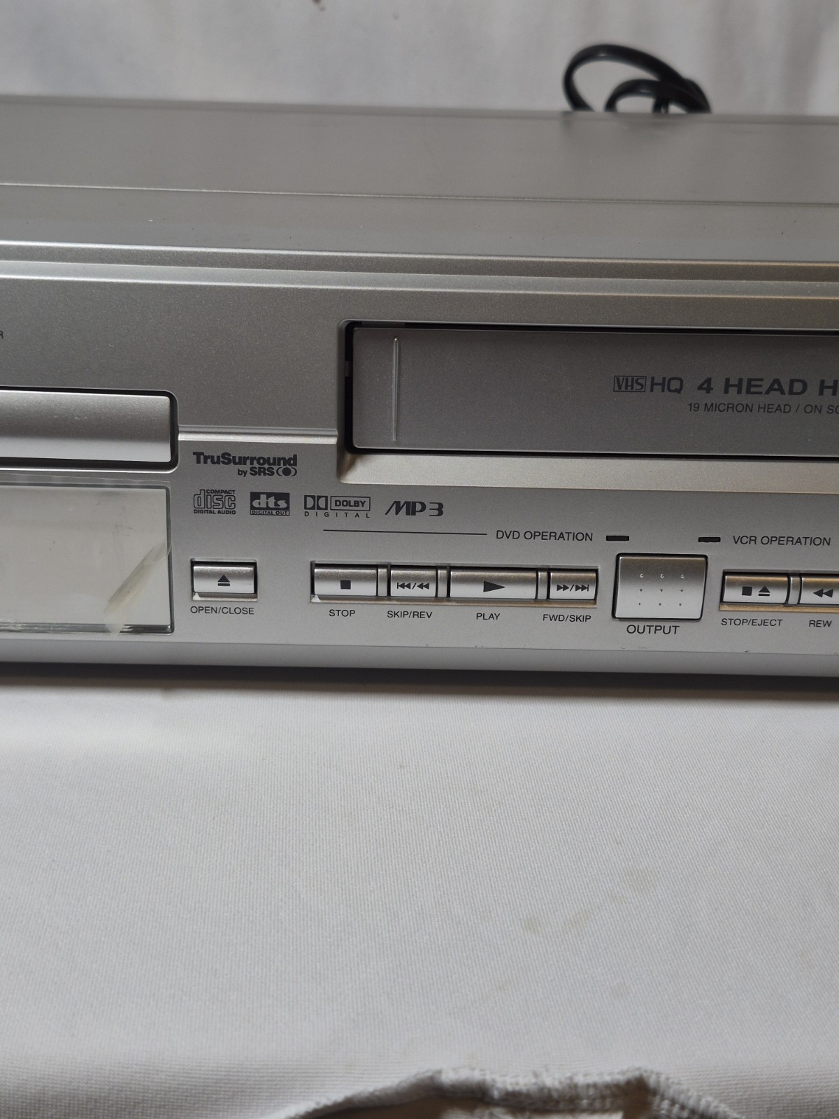 Emerson EWD2202 DVD/VHS VCR Combo Player 4-Head Hi-Fi Stereo w/ Universal Remote