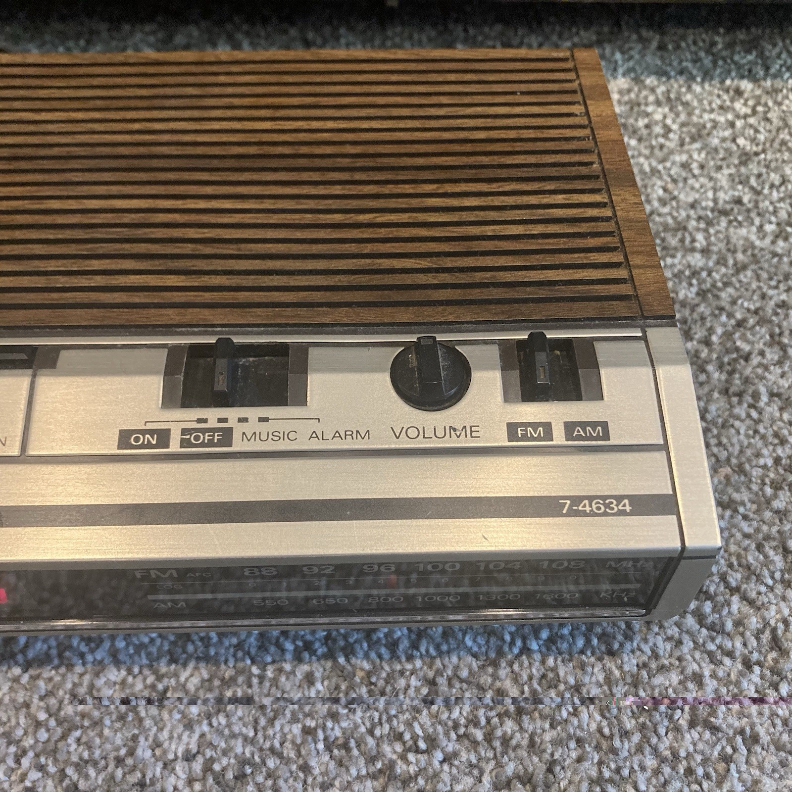 Vintage GE 7-4634B AM/FM Digital Alarm Clock Radio Woodgrain Tested