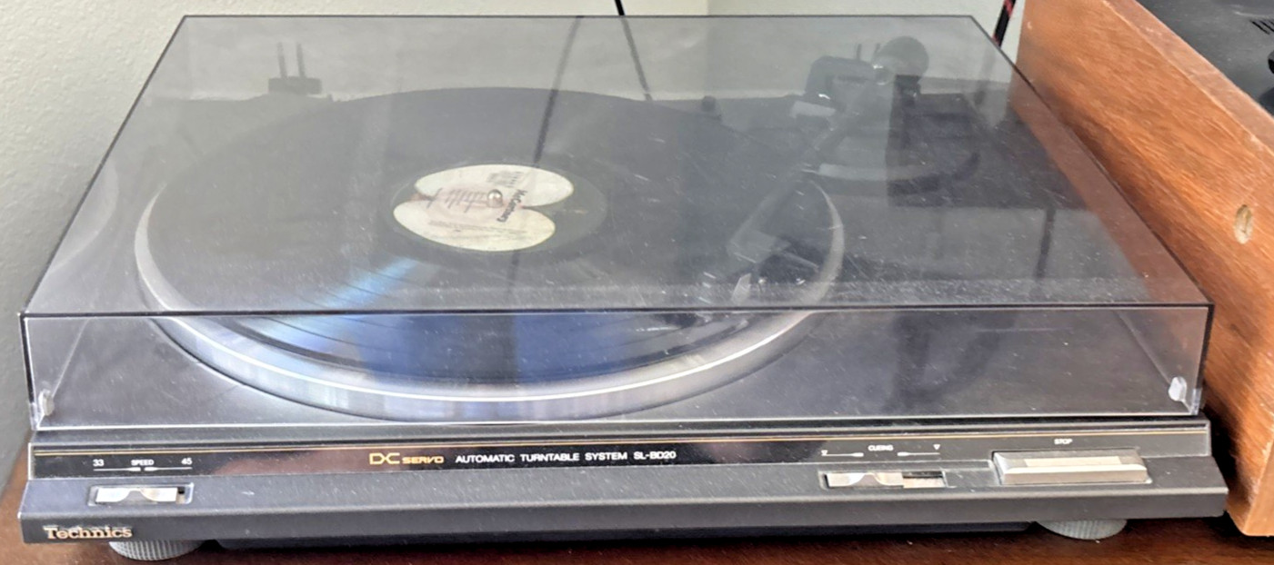 Technics SL-BD20 Belt Drive DC Servo Automatic Turntable