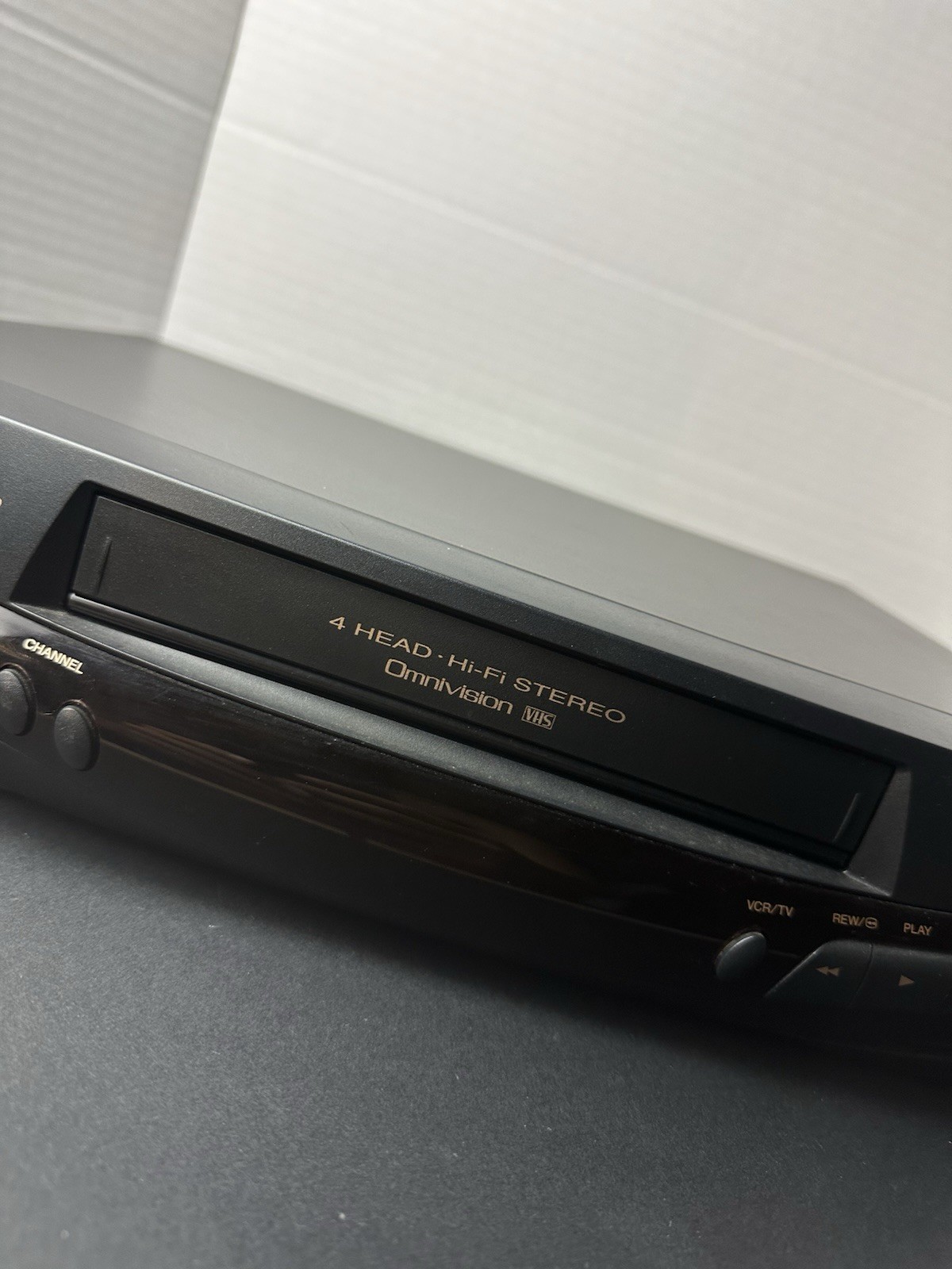 Quasar VHQ-940 Omnivision 4-Head VCR VHS Player No Remote Tested Working