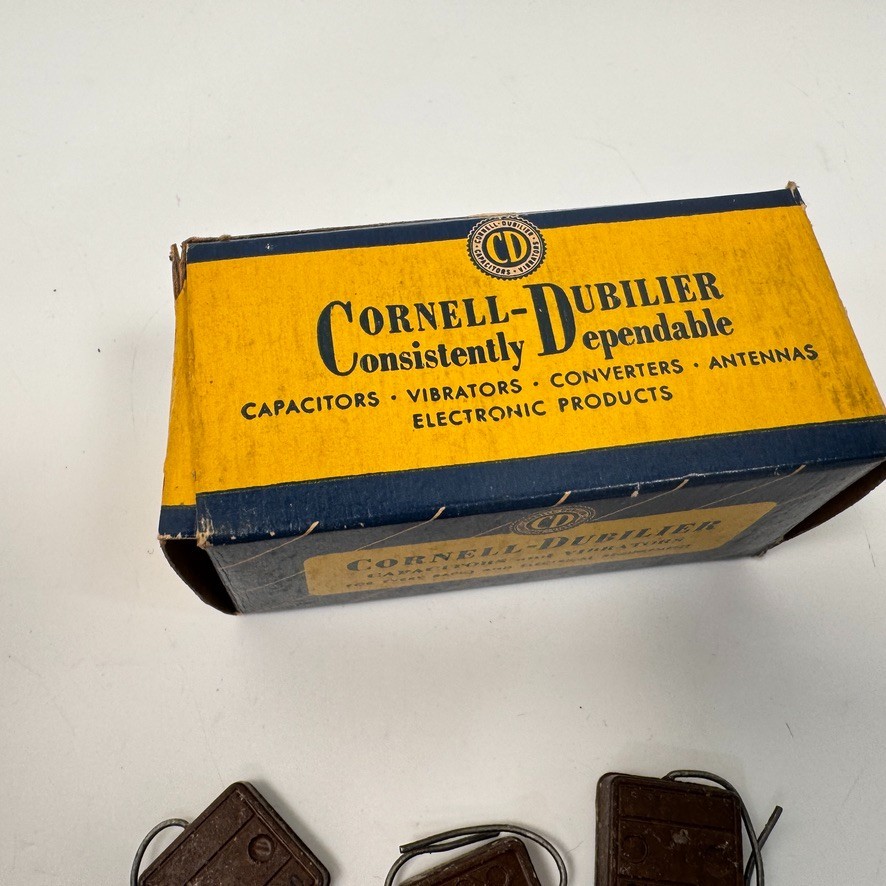 Box of 25 NOS Vintage Cornell Dubilier Mica Domino Capacitors .0068mfd