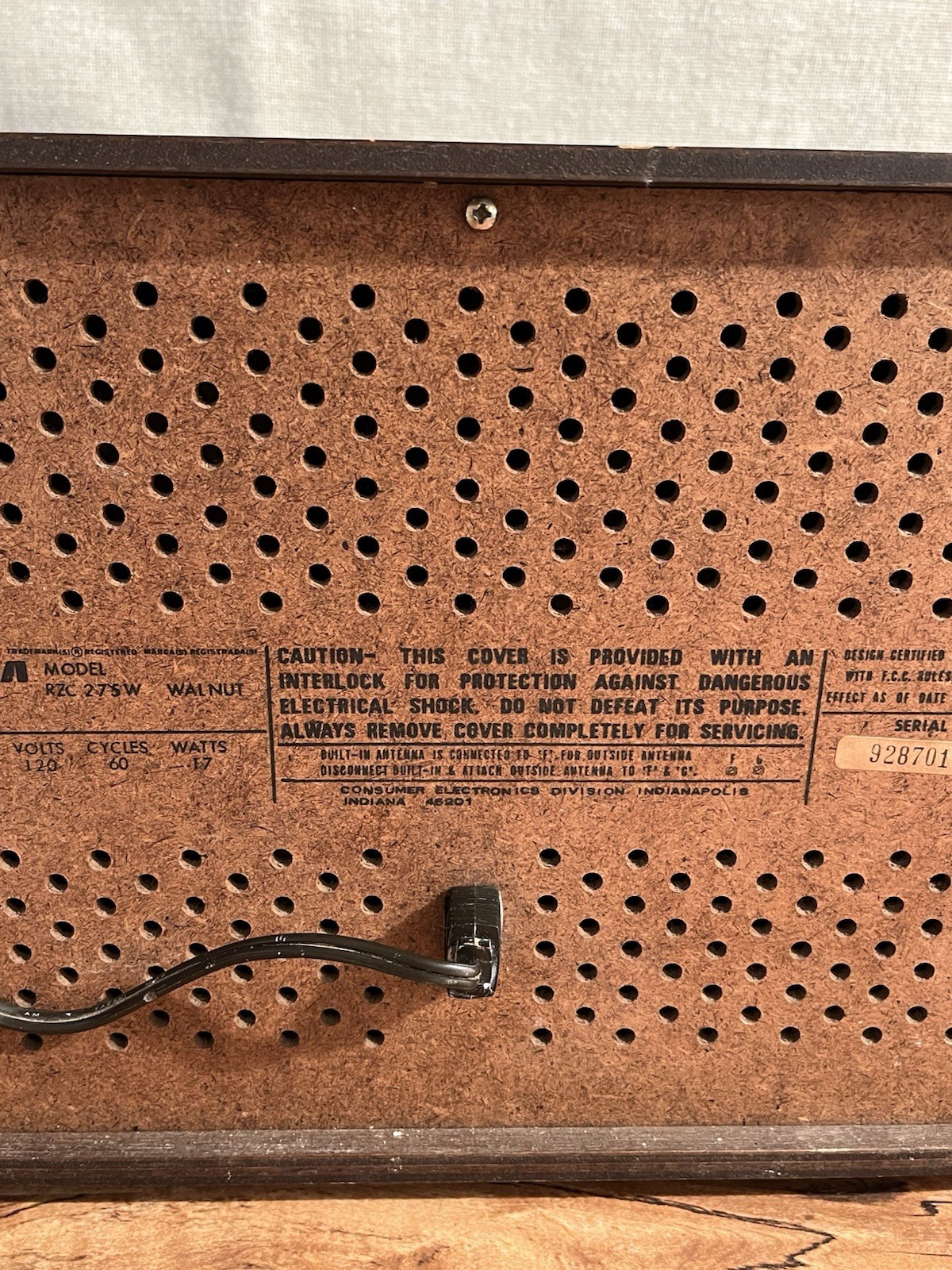 RCA Long Range TRF Solid State Radio RZC275W Walnut (Works – Read)
