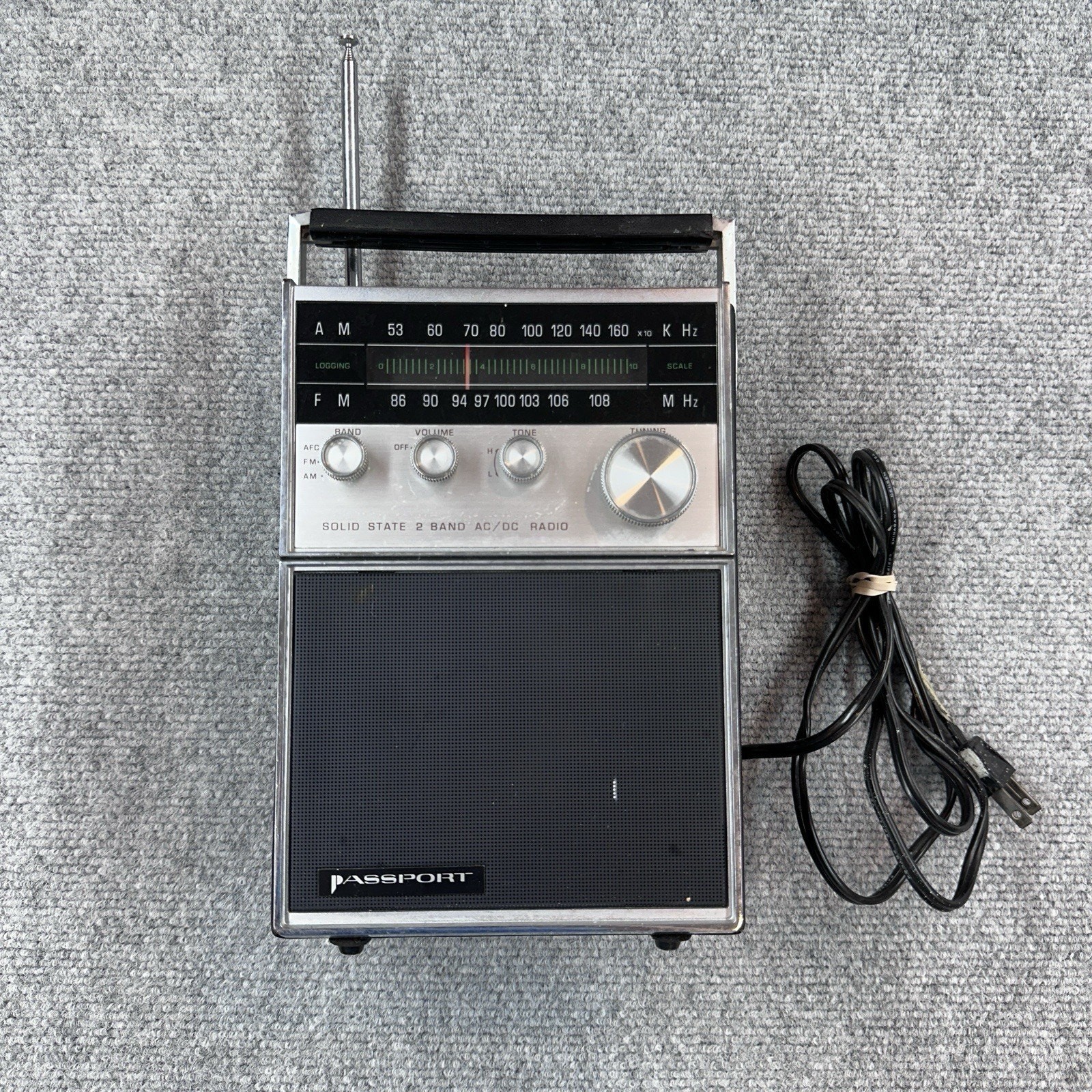 Vintage Passport Solid State AM/FM Portable Radio AC/DC Battery Operated 2 Band