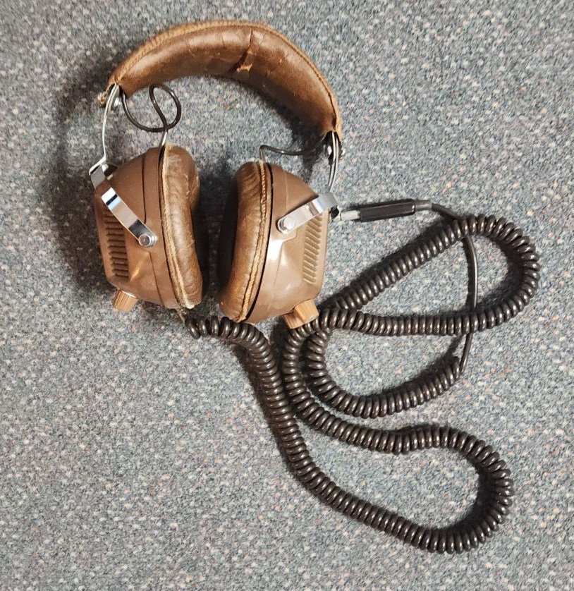 MURA SP-206 Headphones, Stereo/Mon switch, 25 Foot Coil Cord, 8 Ohms, 20-20,000