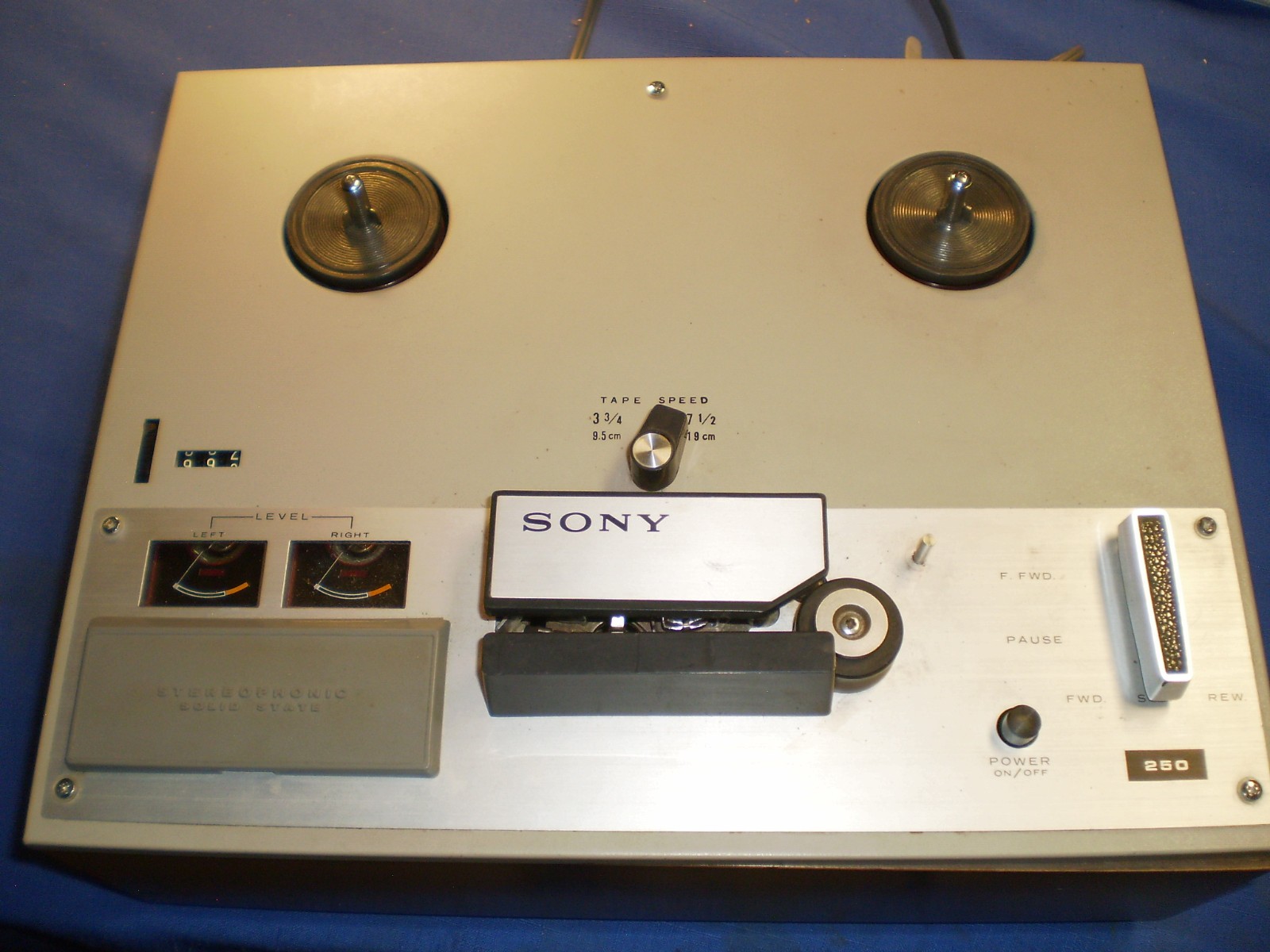 Sony TC-250 w/original box works