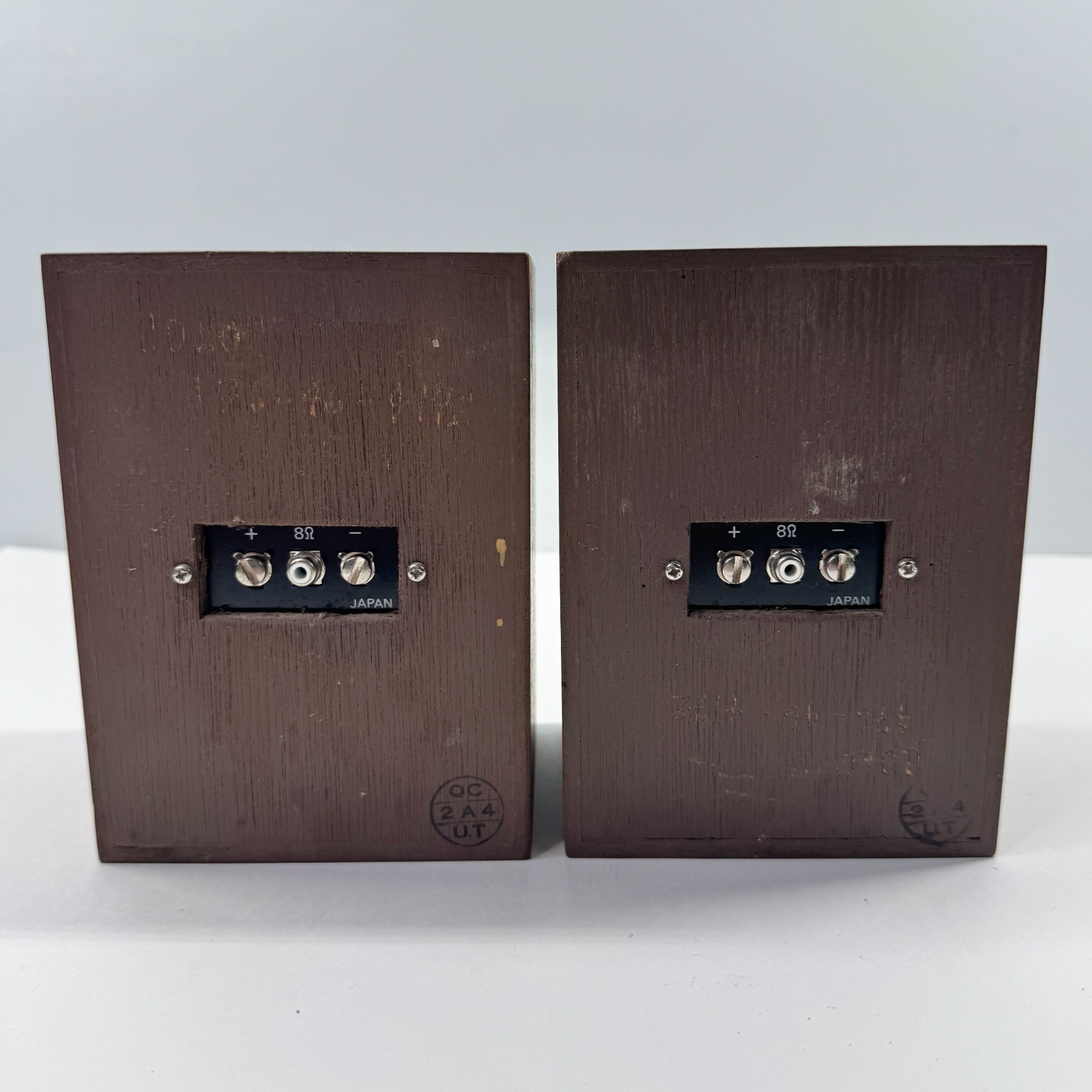 Realistic Hi Fi Bookshelf Speakers Oak Veneer 8ohm 1970s Realistic SP2 TESTED