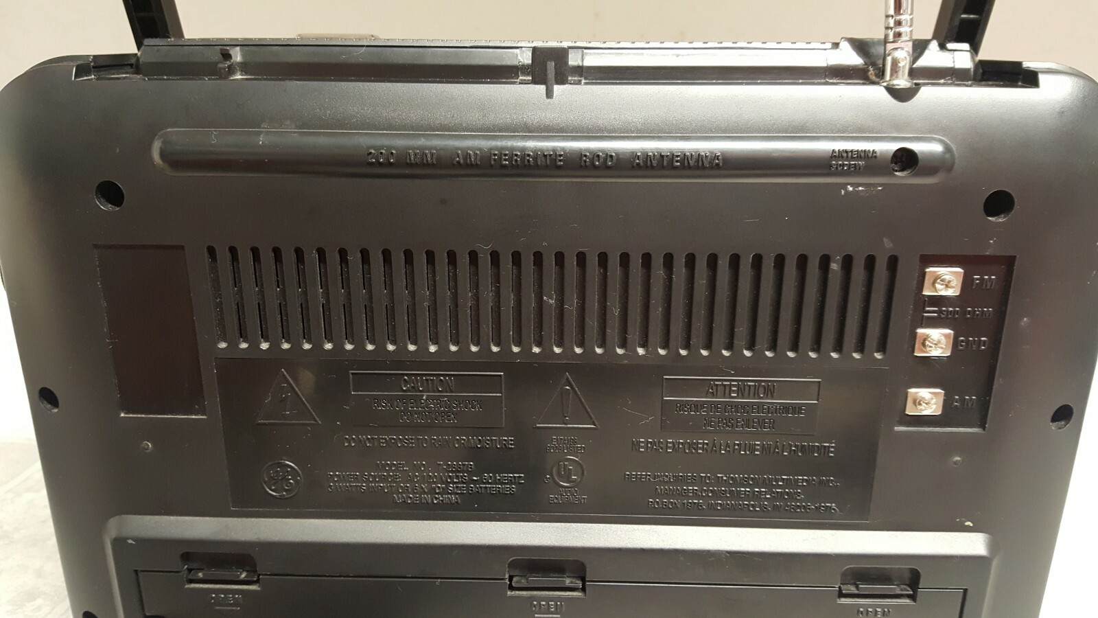 Vintage GE Superadio AM/FM Stereo Boom Box 7-2887B NO BATTERIES Read)