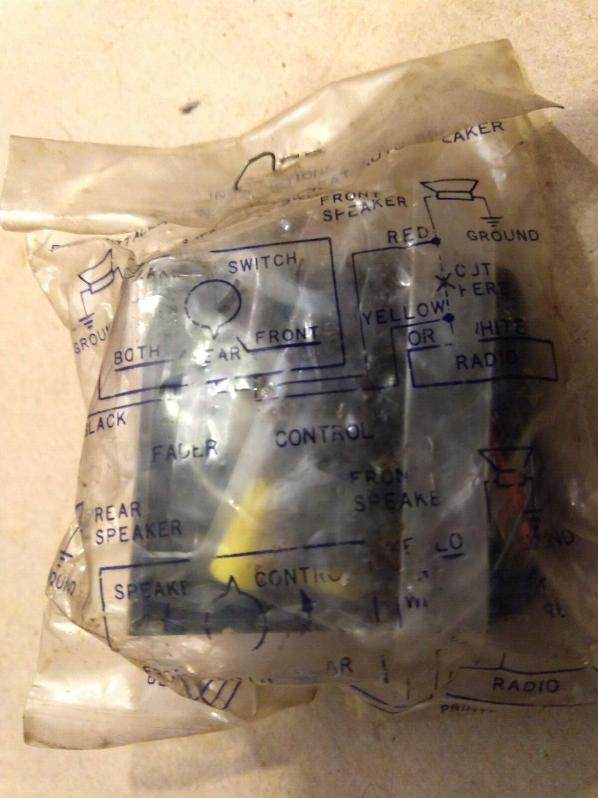 SPEAKER CONTROL SWITCH – Front/Both/Rear