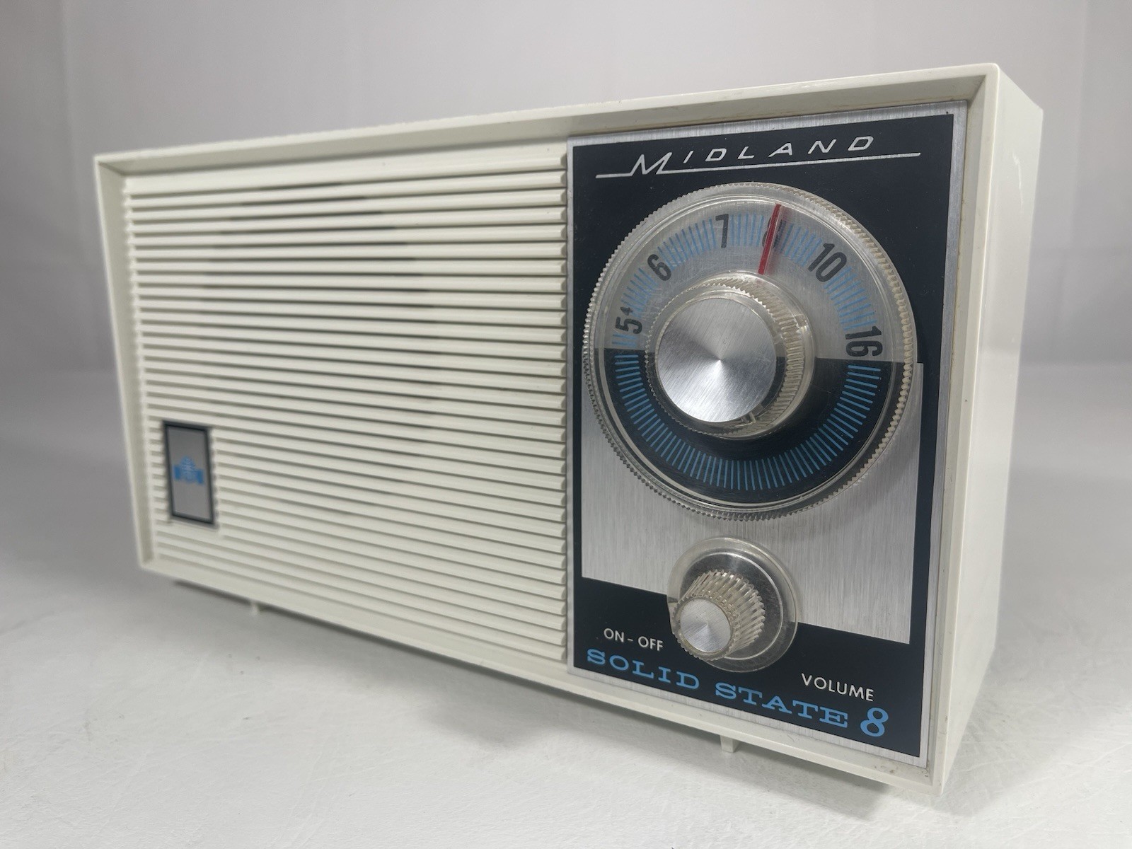 Midland 11-308 Solid State 8 Vintage AM Radio – Pristine Working Condition, Rare