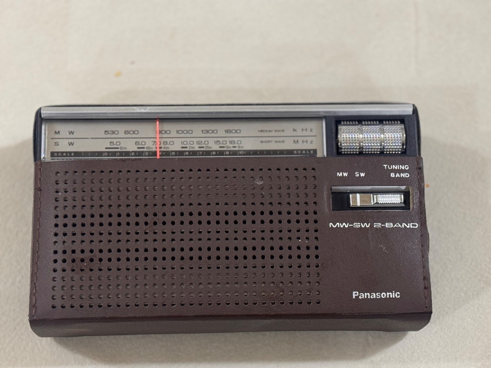 Vintage Panasonic R-218R Radio Rare Matsushita Electric MW SW – FULLY WORKING.