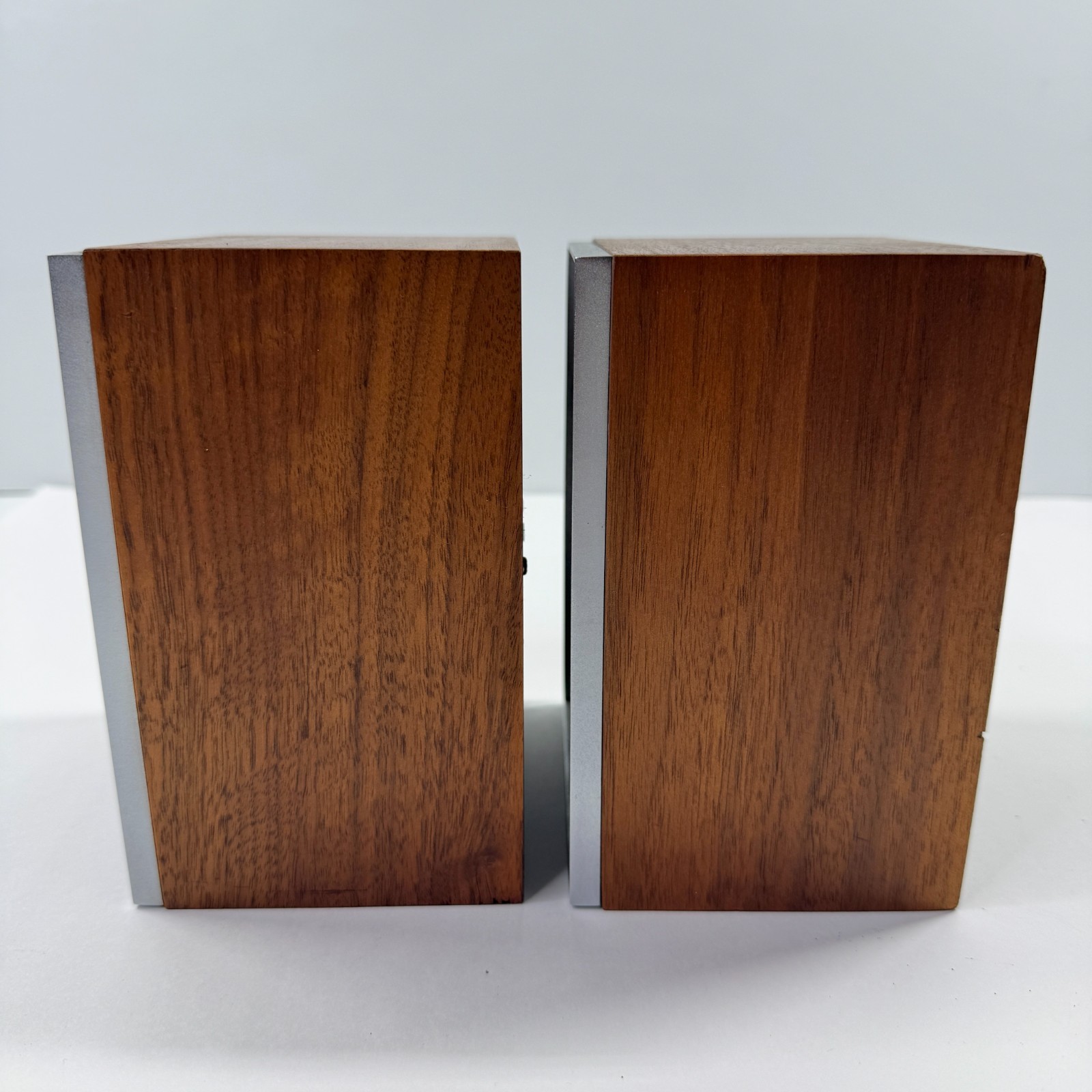 Realistic Hi Fi Bookshelf Speakers Oak Veneer 8ohm 1970s Realistic SP2 TESTED