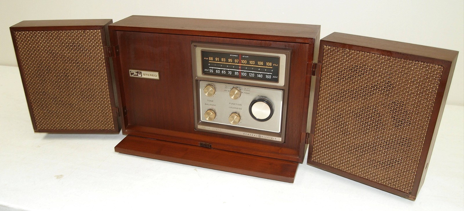 Nice!! Works!! Vtg MCM GE #T1025A AM/FM Stereo Tabletop Radio FOLDING SPEAKERS