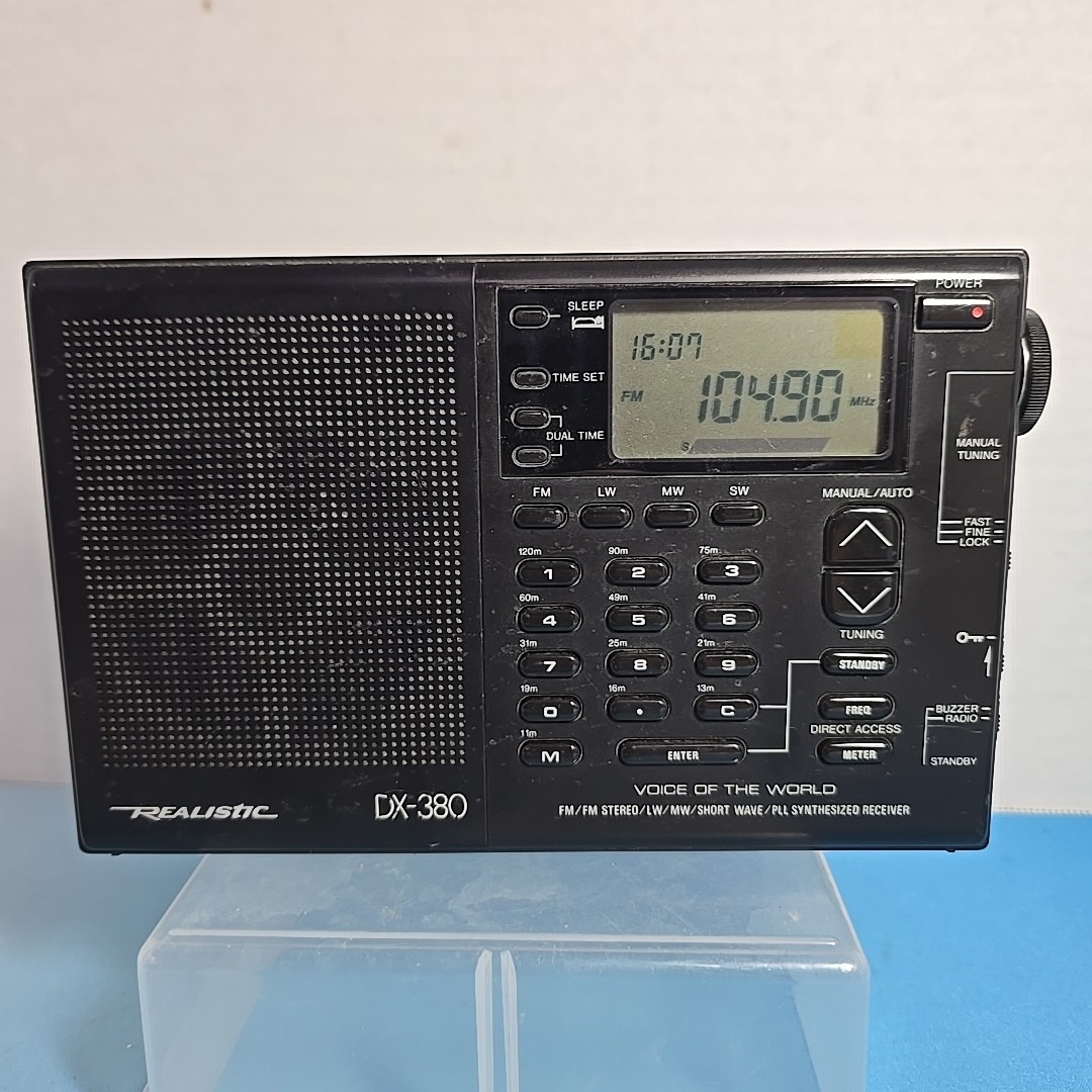 Realistic DX-380 Portable FM AM Short Wave Radio Receiver Tested Works Need Bat