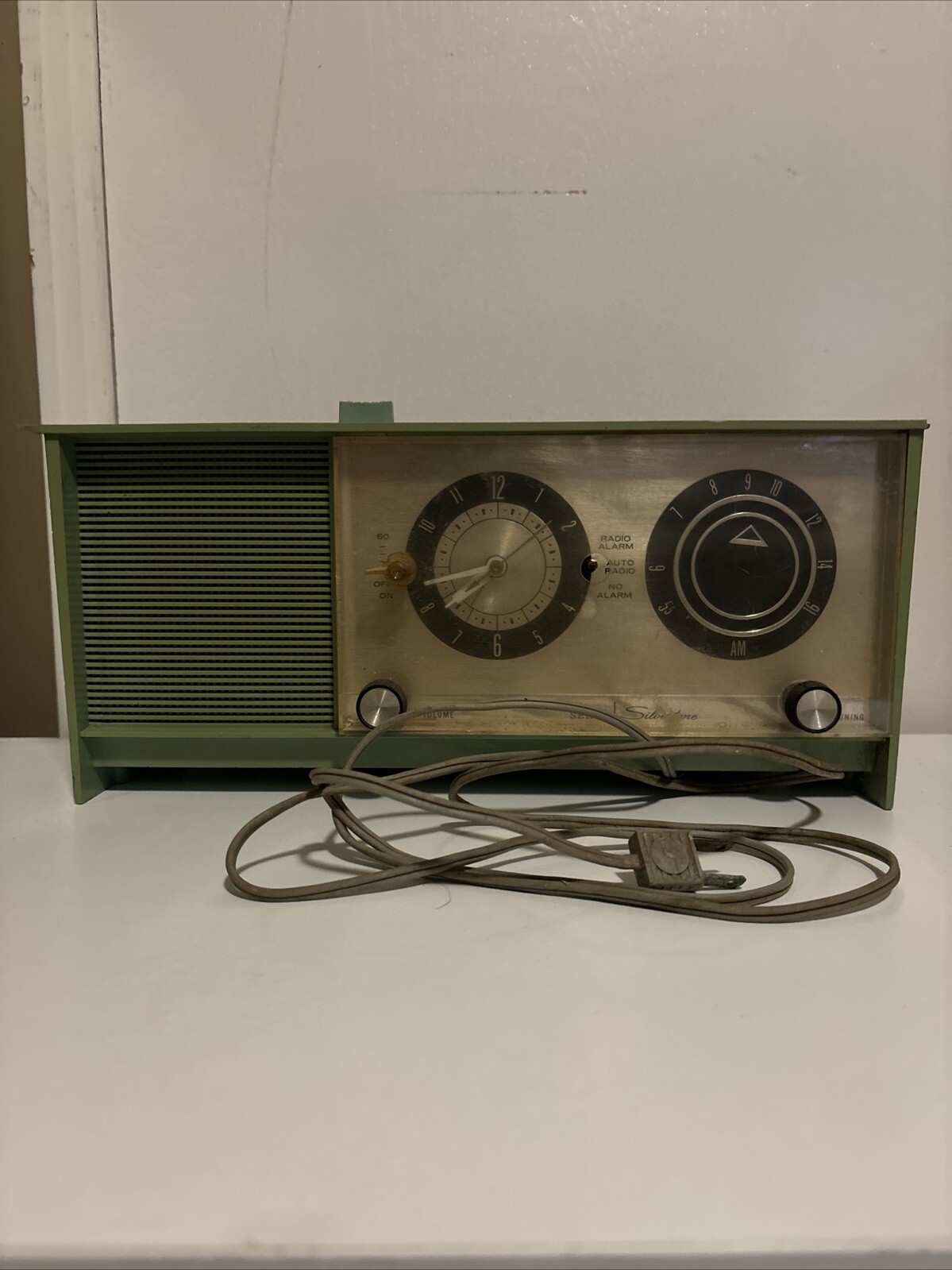 Vtg Sears Silvertone Green AM Vacuum Tube Alarm Clock Radio ~ Tested & Works