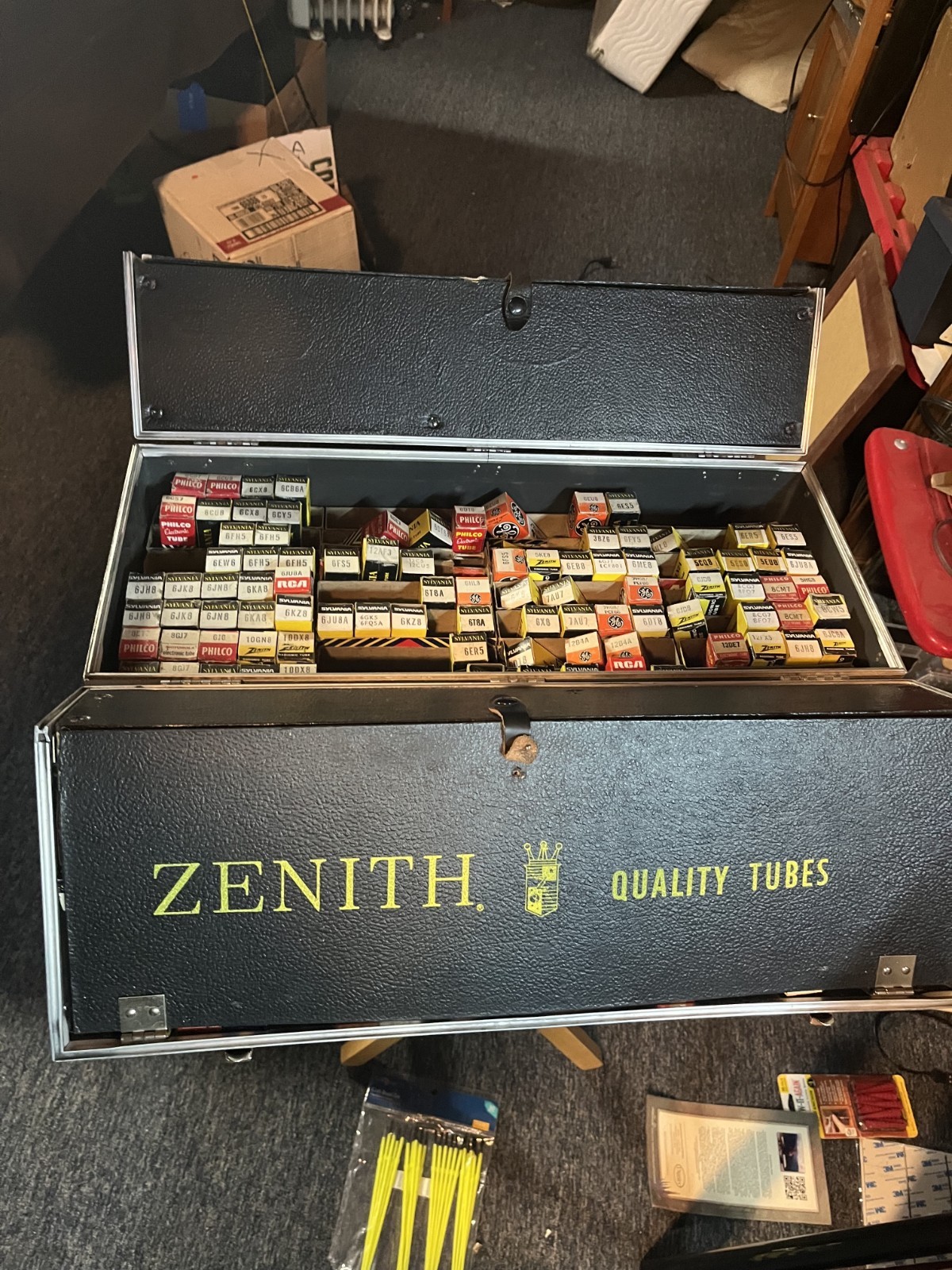 Large, Black & Yellow, Zenith, Vintage Vacuum Tube Valve Caddy Case w/tubes
