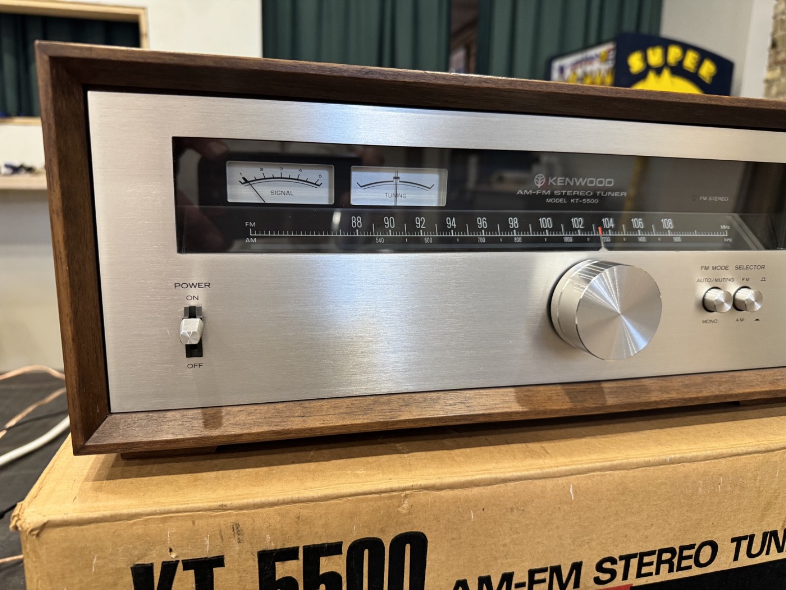 Kenwood Model KT-5500 Tuner w/ CB-3 Wood Case and Original Box – See Video!